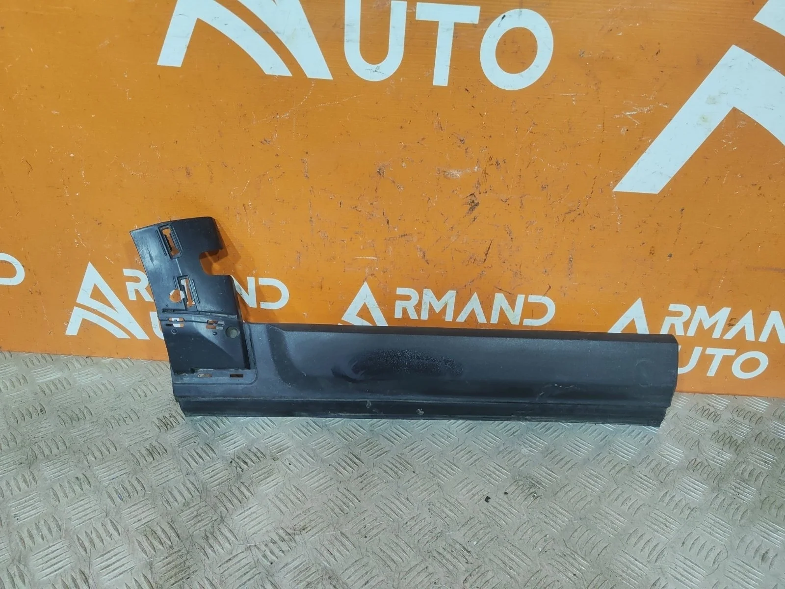 Молдинг двери Land Rover Discovery 2009-2016 LR010623 4, задний правый