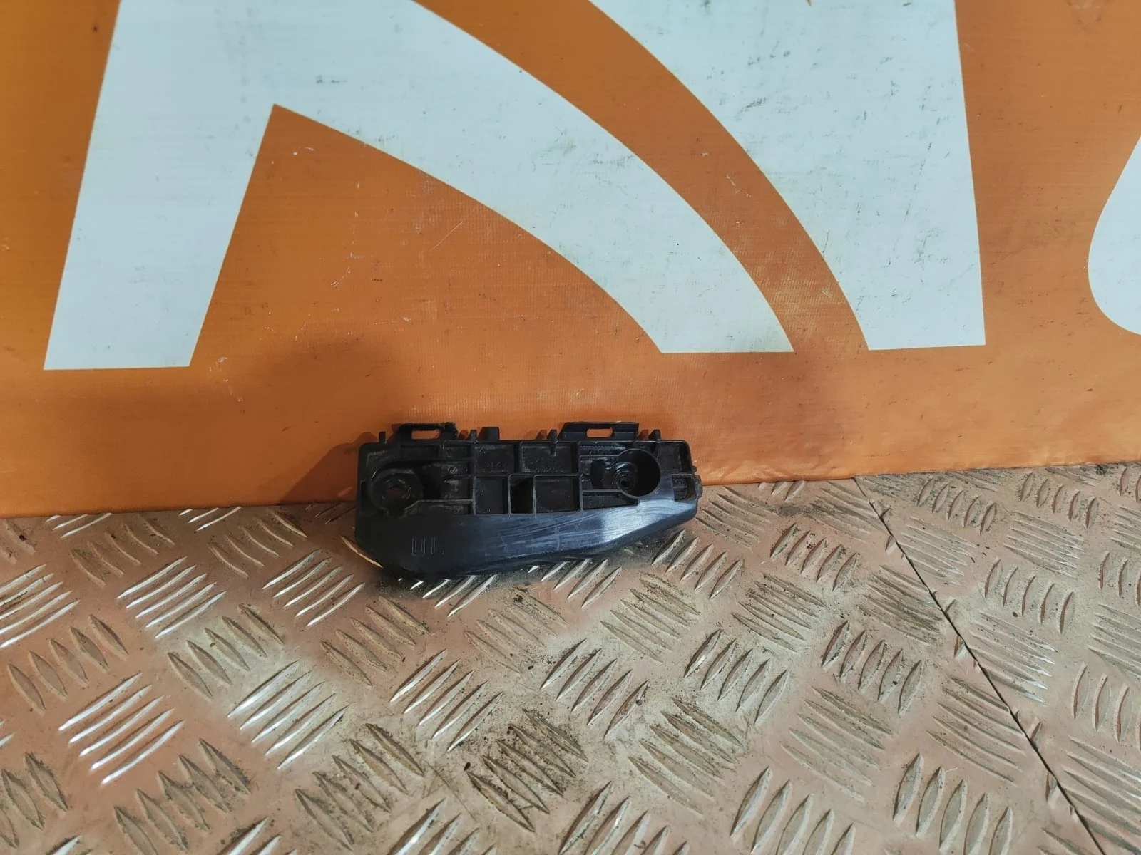 Кронштейн бампера Toyota Land Cruiser 2015-2021 5211660250 200, передний левый