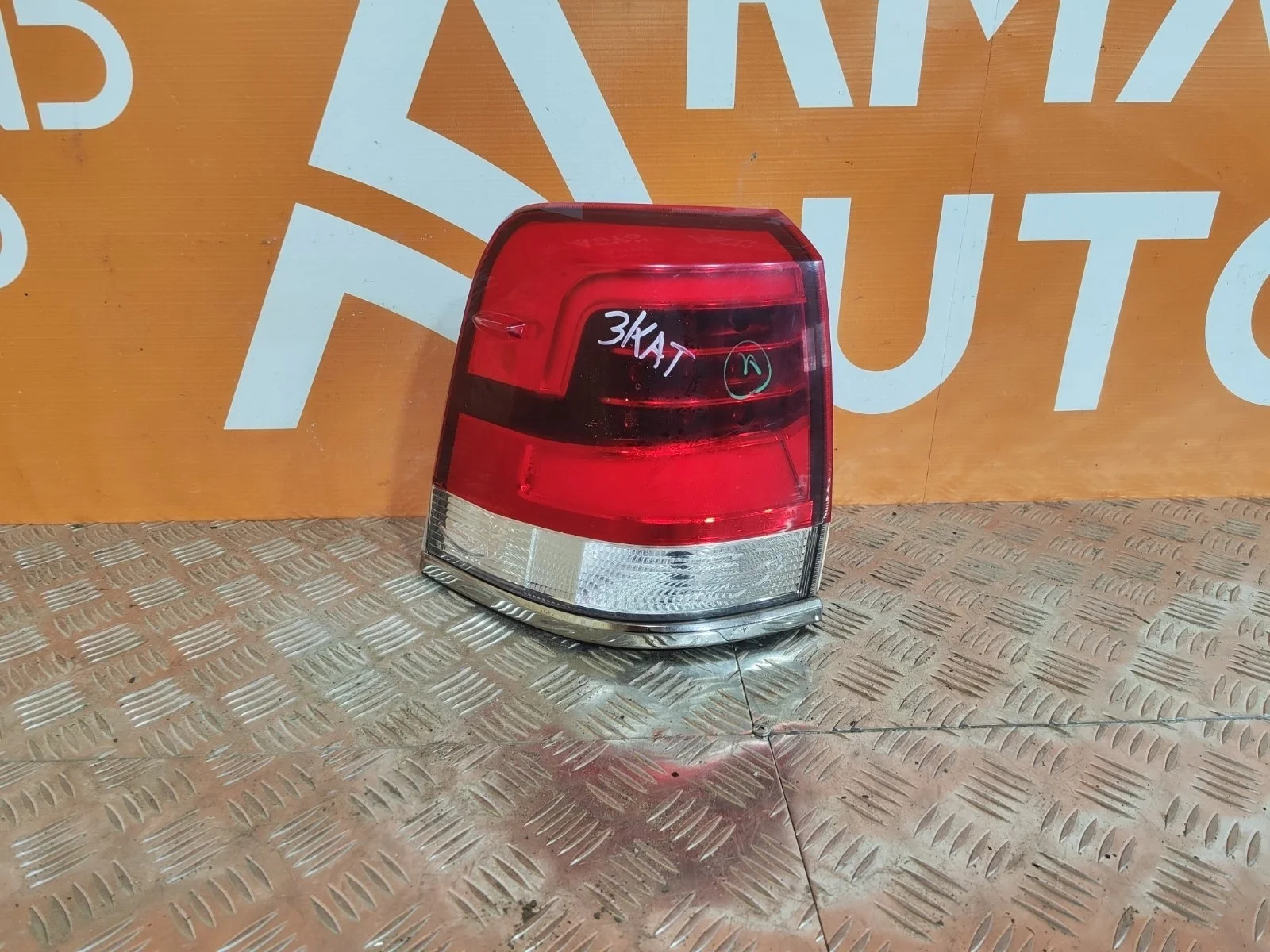 Фонарь внешний Toyota Land Cruiser 2015-2021 8156160B80 200, левый