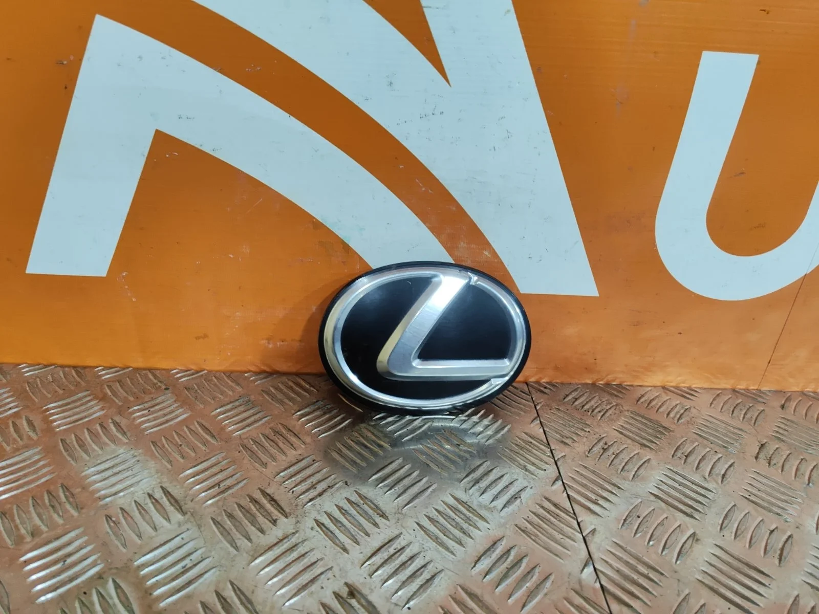 Эмблема Lexus NX 2017-2021 9097502108 1, передняя