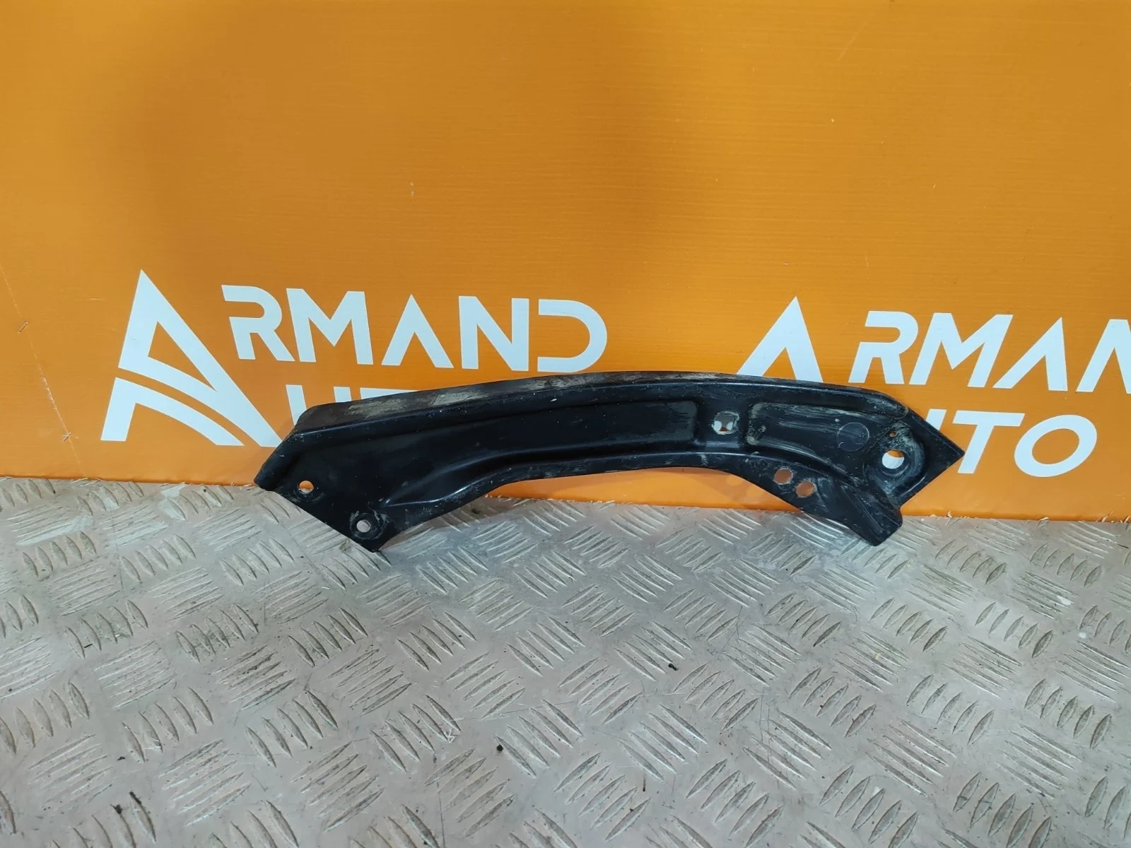 Кронштейн фары Skoda Rapid 2020-2023 60U805932A 2, правый