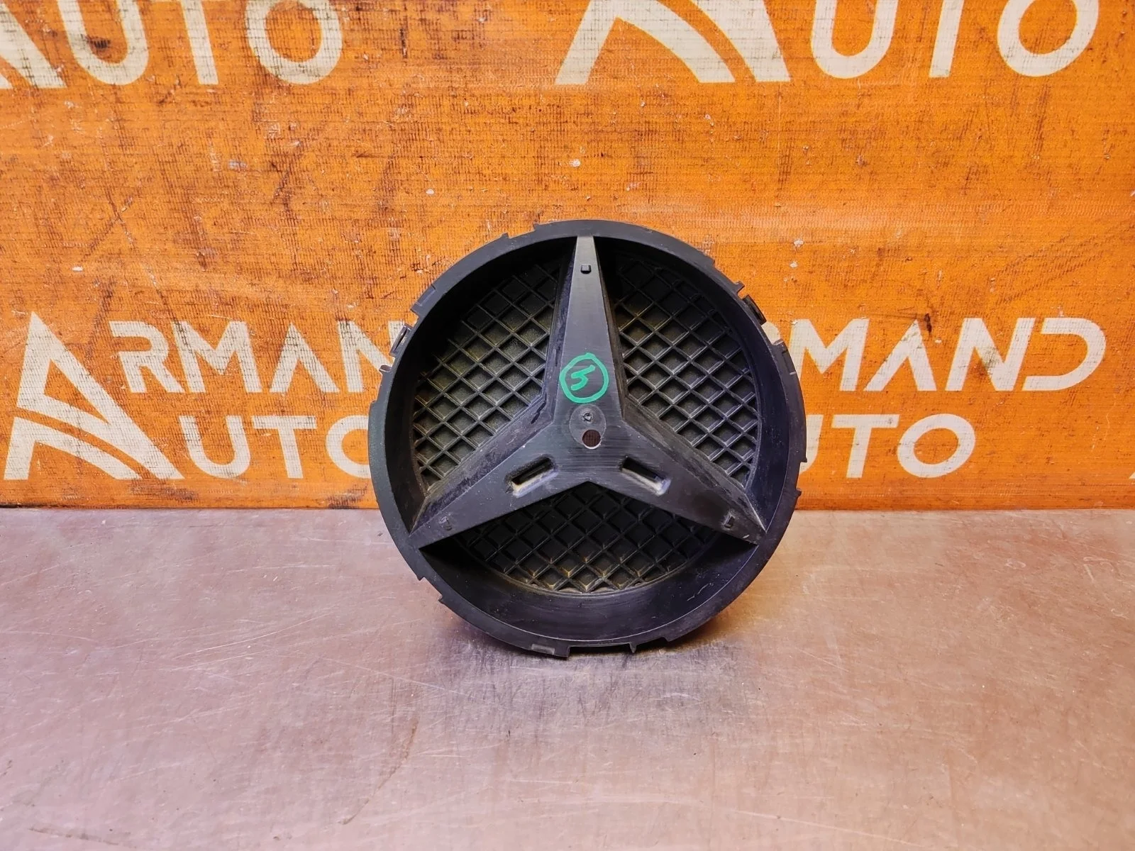 Кронштейн эмблемы Mercedes C-Class 2014-2018 A0008880060 W205, передний