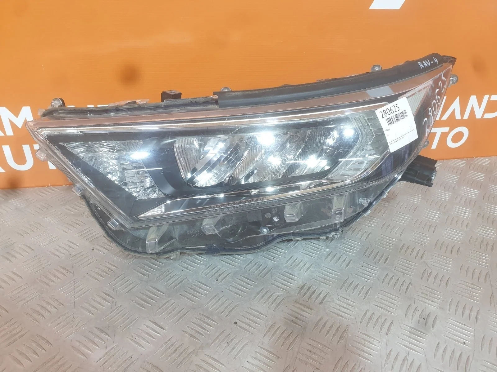 Фара Toyota RAV4 2018-нв 8118542840 5 XA50, левая