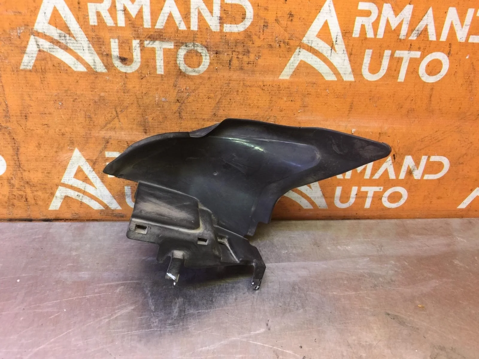 Дефлектор радиатора Volvo S60 2010-2018 31323558 2, левый