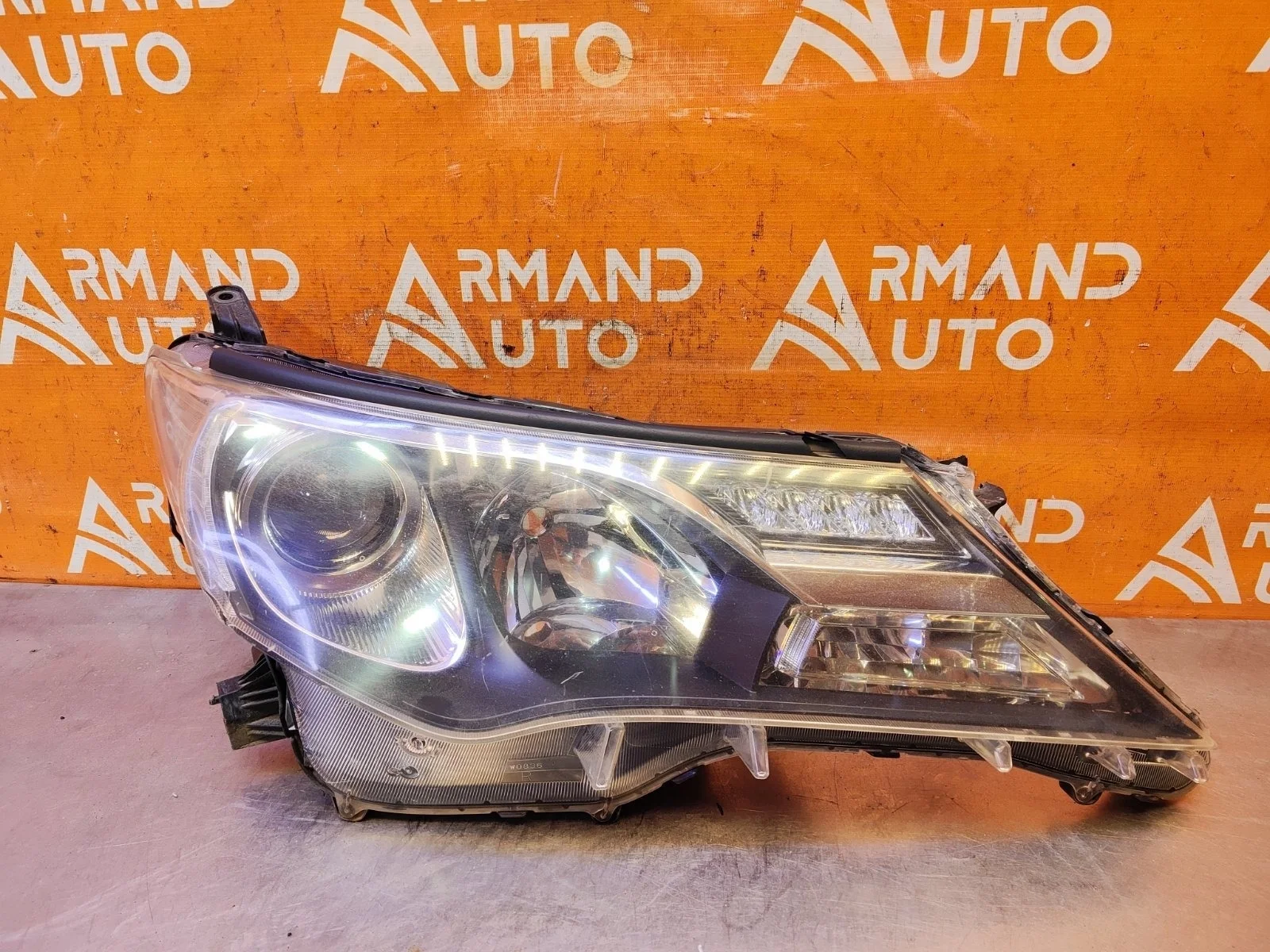 Фара Toyota RAV4 2012-2015 8114542572 4 CA40, правая
