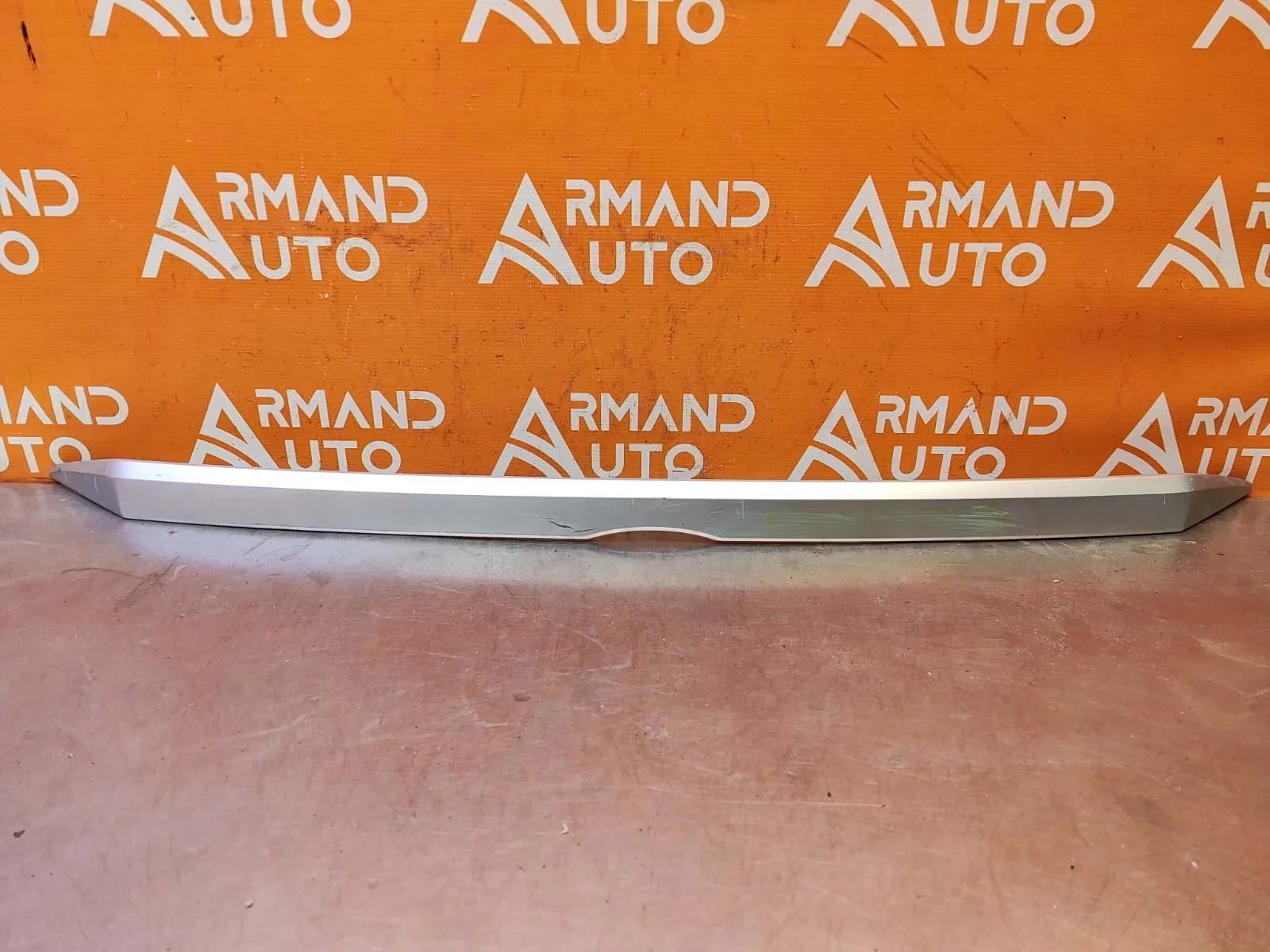 Накладка решетки радиатора верхняя Toyota Land Cruiser 2021-нв 5310160L50 300