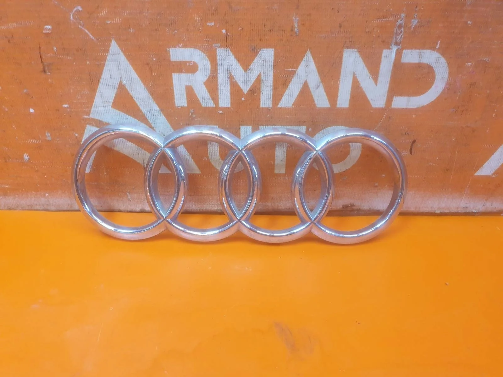 Эмблема Audi A6 2018-2025 8T08536052ZZ 5 C8, передняя