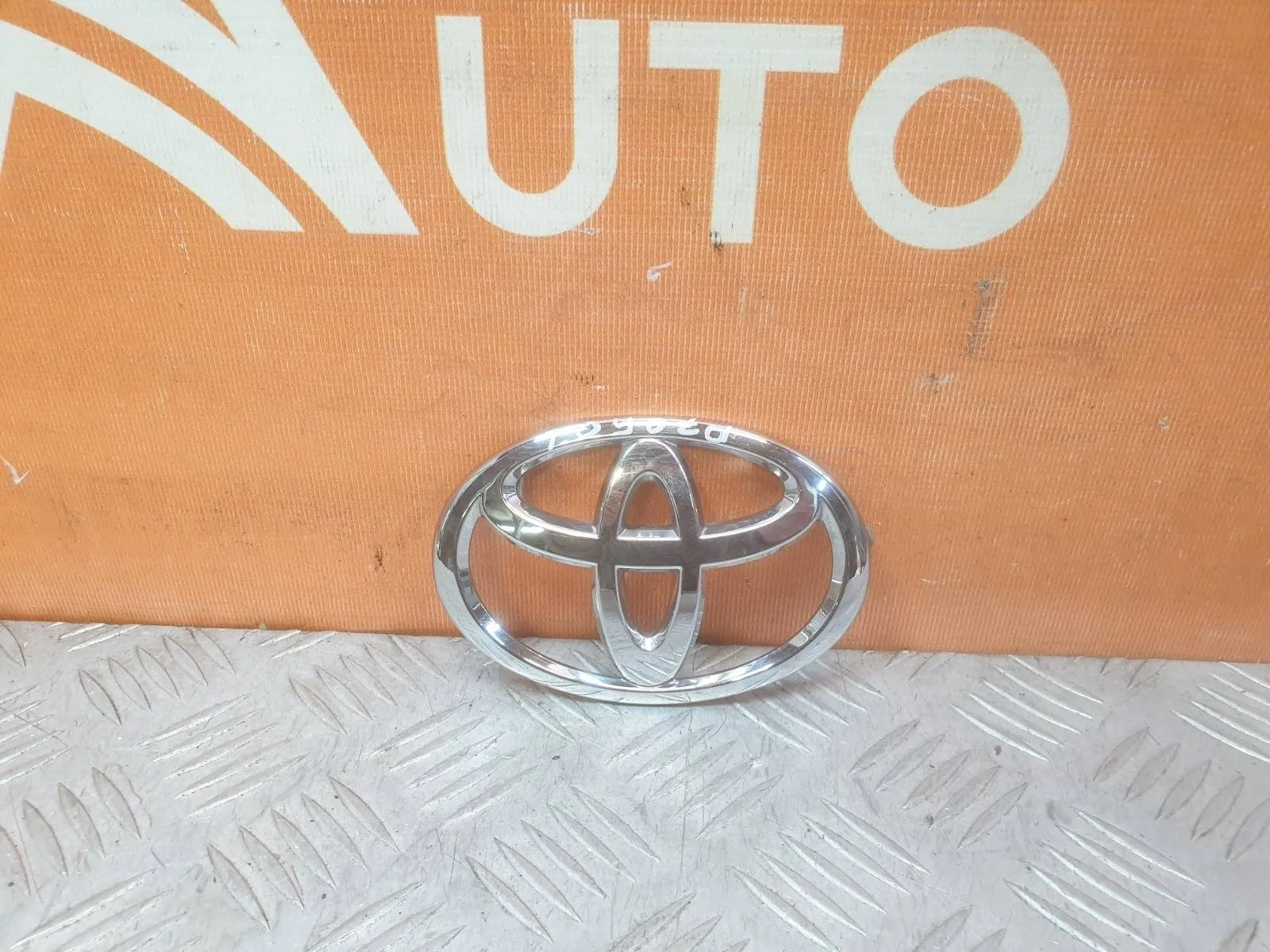 Эмблема Toyota Camry 2014-2017 9097502127 7 XV50, задняя