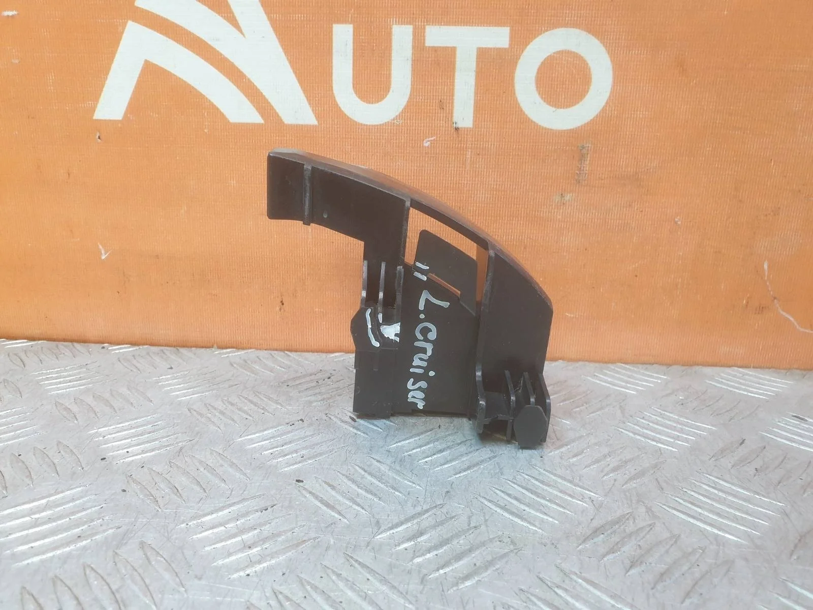 Кронштейн бампера Toyota Land Cruiser 2007-2021 5256360040 200, задний левый