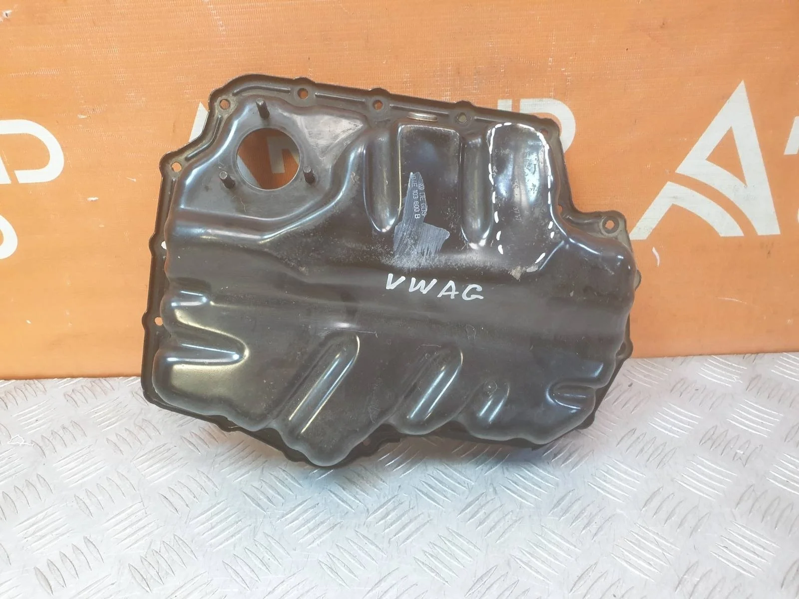 Поддон двигателя (ДВС) Volkswagen Tiguan 2016-нв 04E103602B 2