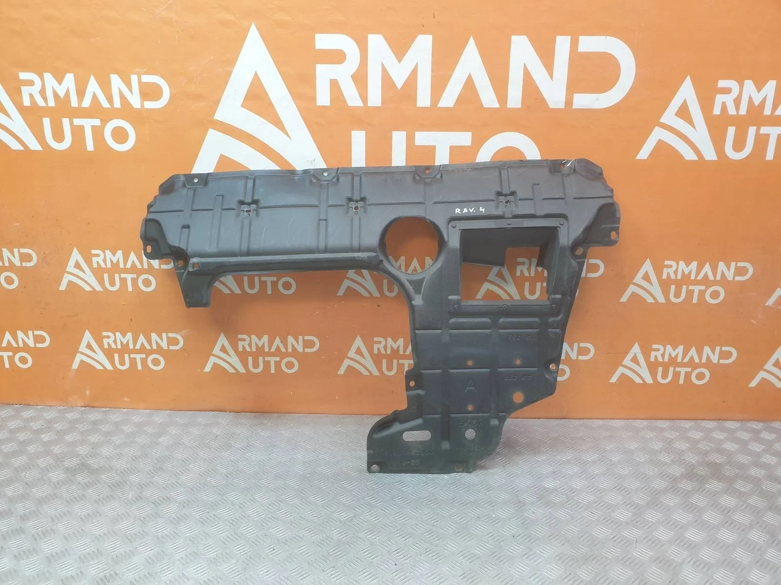 Пыльник двигателя Toyota RAV4 2012-2019 5141042100 4 CA40