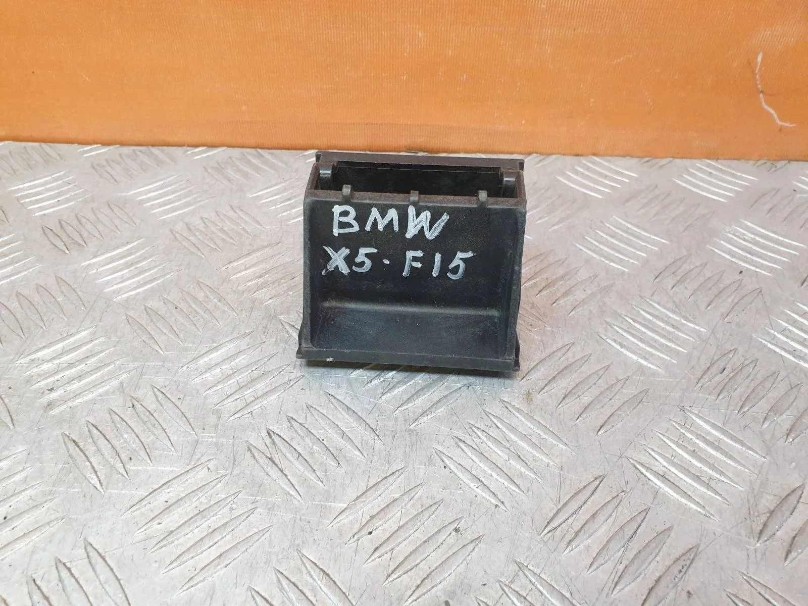 Кронштейн радиатора BMW X6 2014-2019 17117533537 F16
