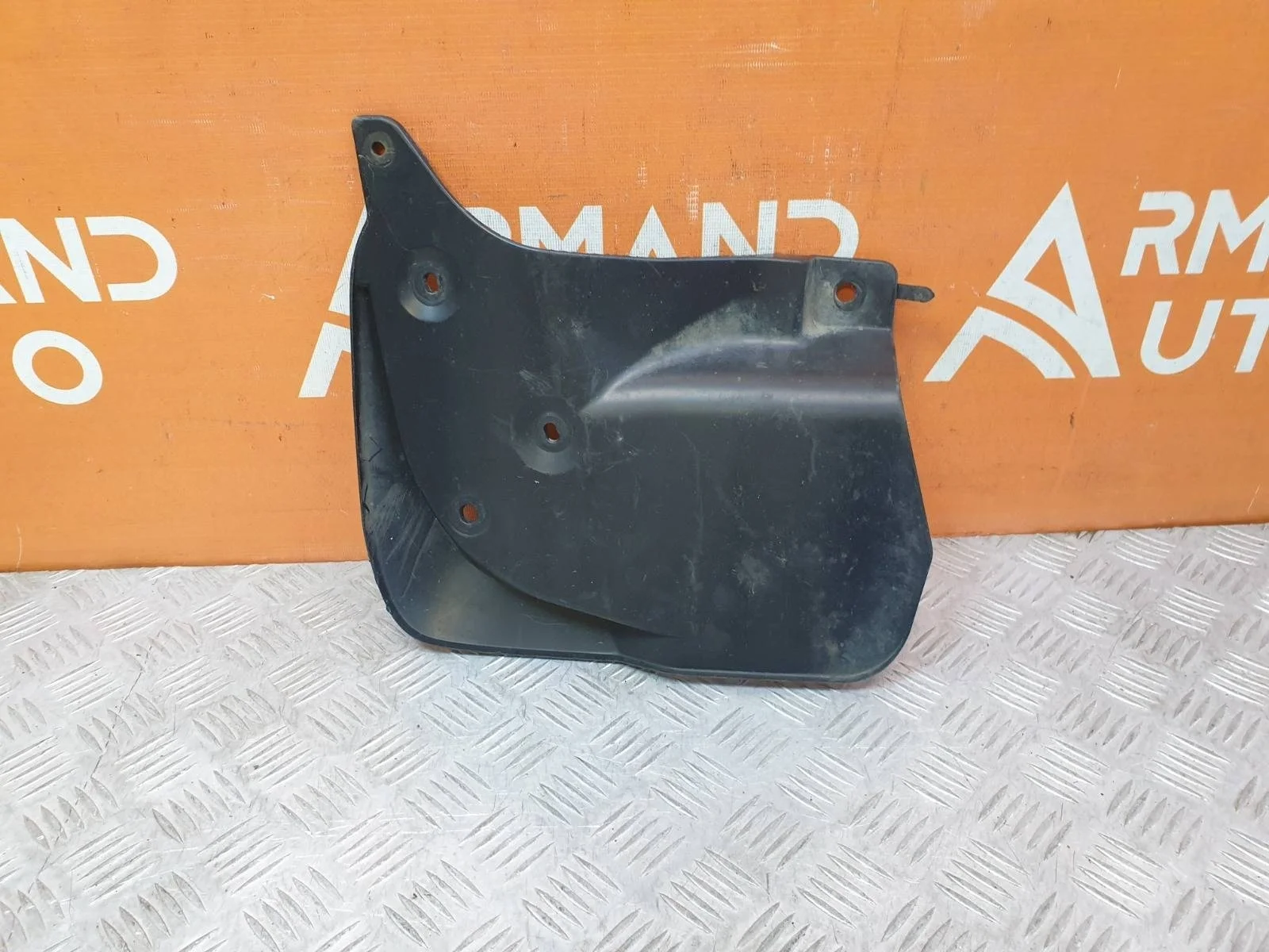 Брызговик Lexus LX 2007-2015 7662160160 3 URJ200, передний правый