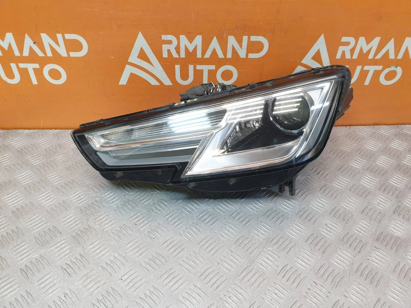 Фара Audi A4 2015-2020 8W0941043 5 B9, левая