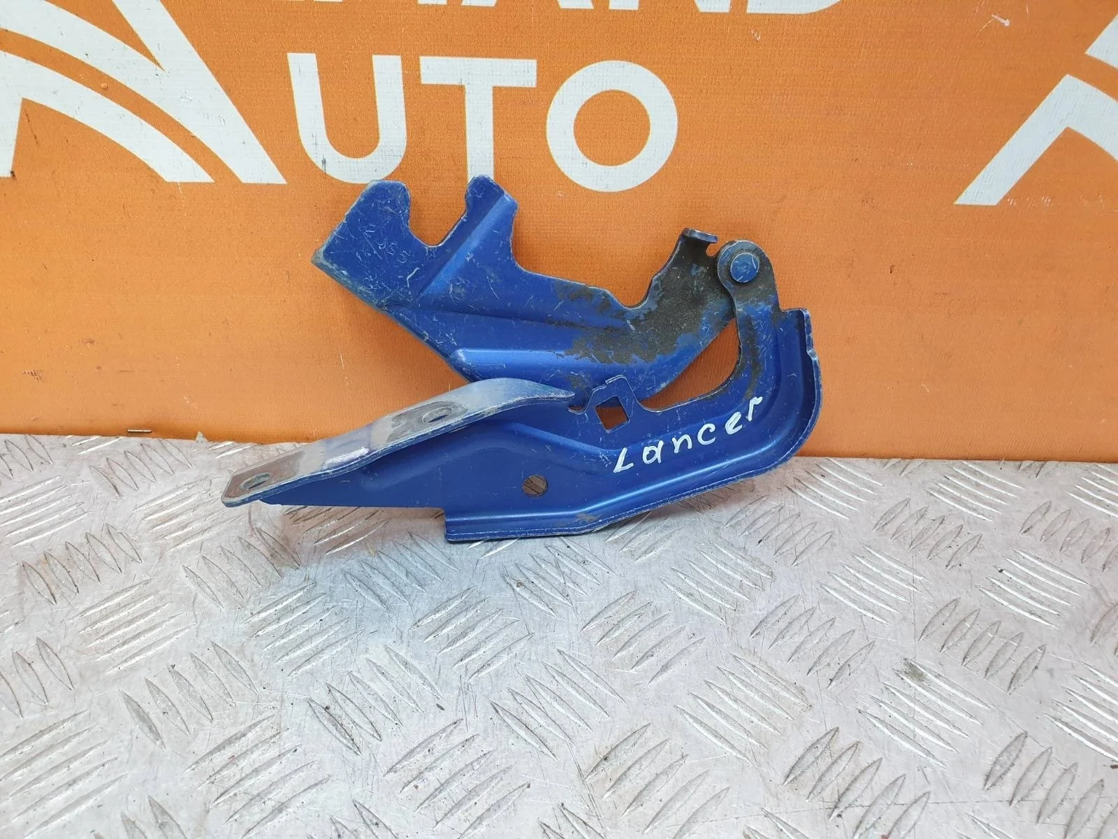 Петля капота Mitsubishi Lancer 2007-2017 5905A090 10, правая