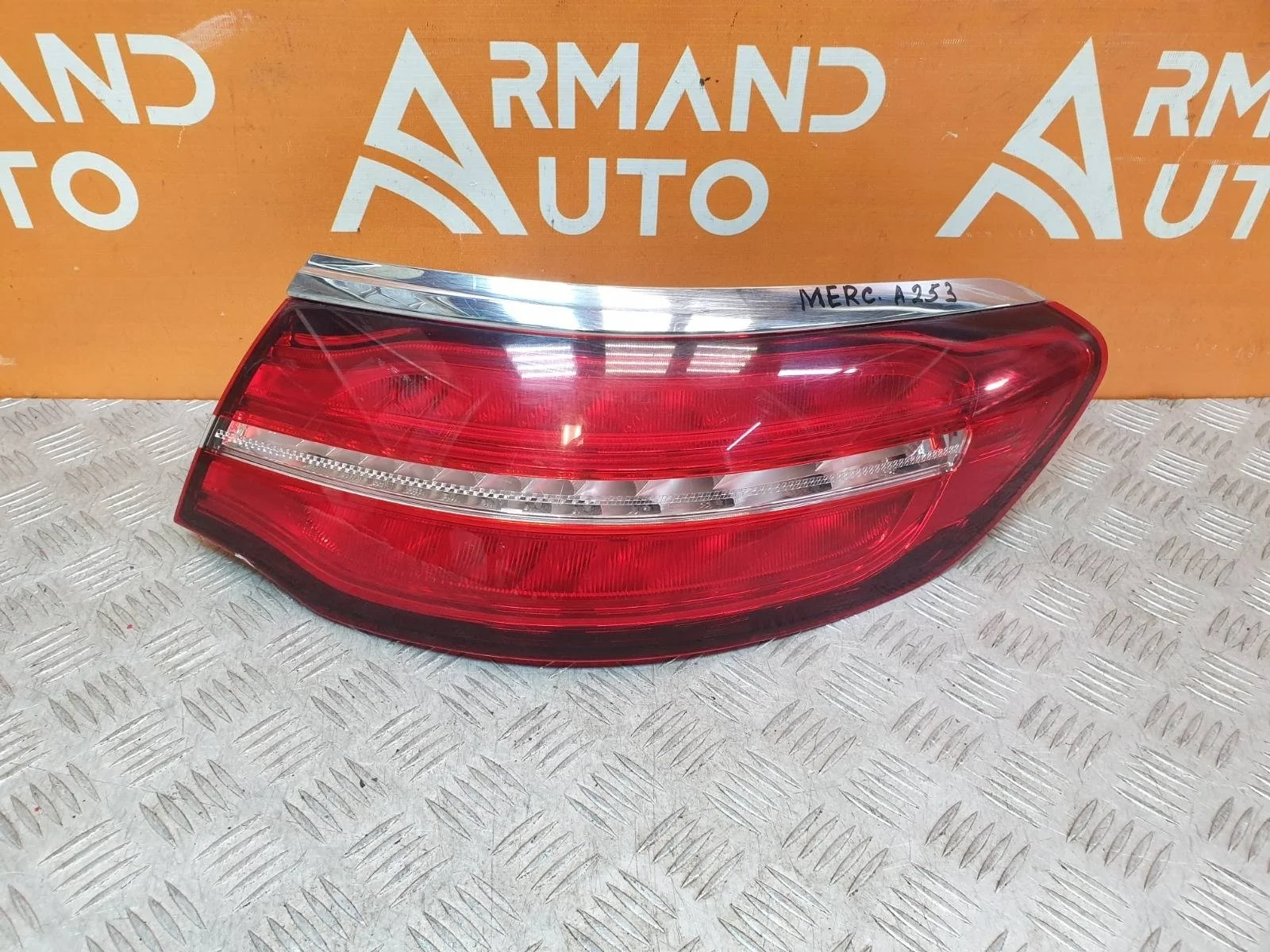 Фонарь внешний Mercedes GLC-Class Coupe 2016-2019 A2539063602 C253, правый