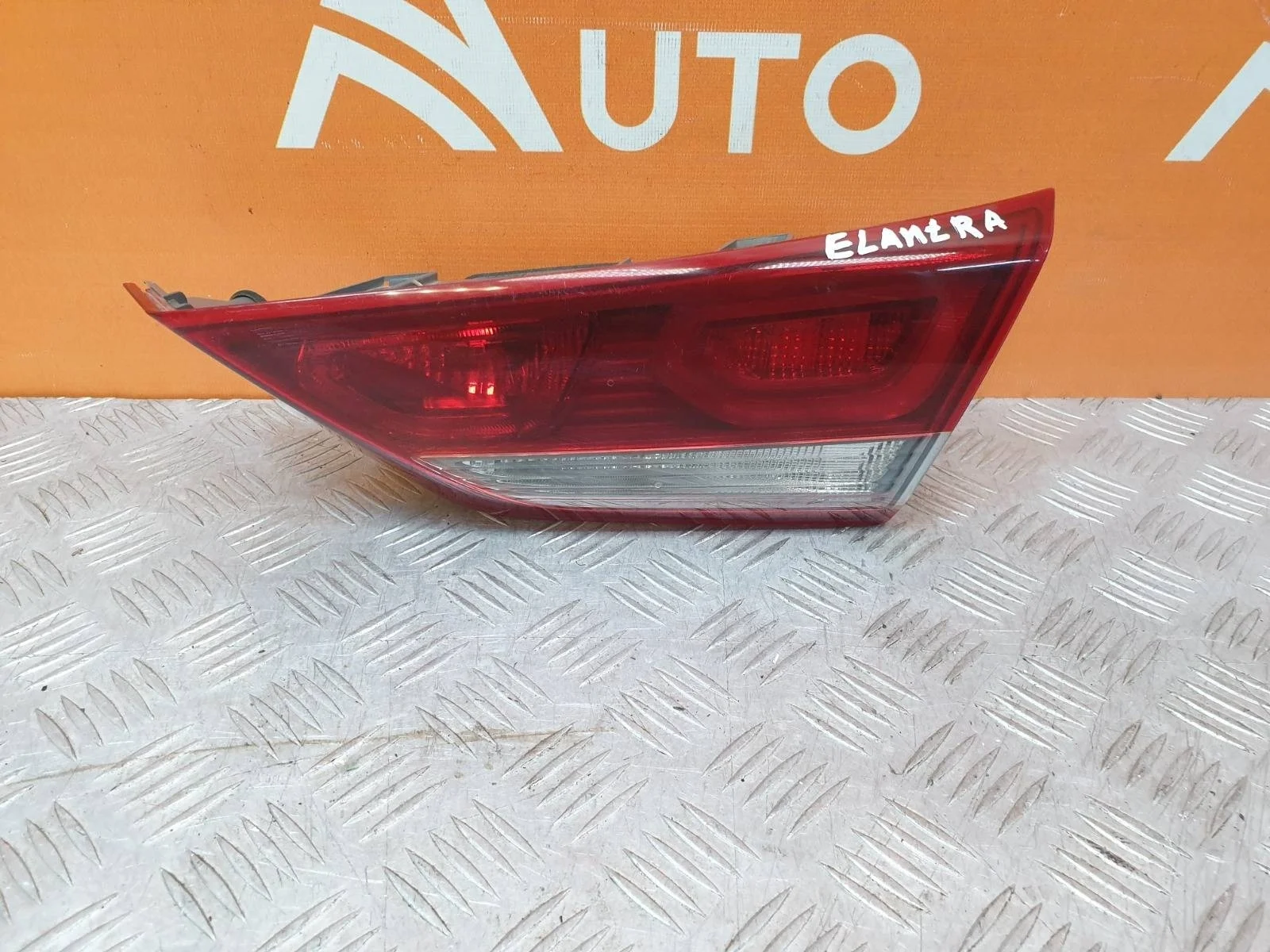 Фонарь внутренний Hyundai Elantra 2015-2019 92404F2110 6 AD, правый