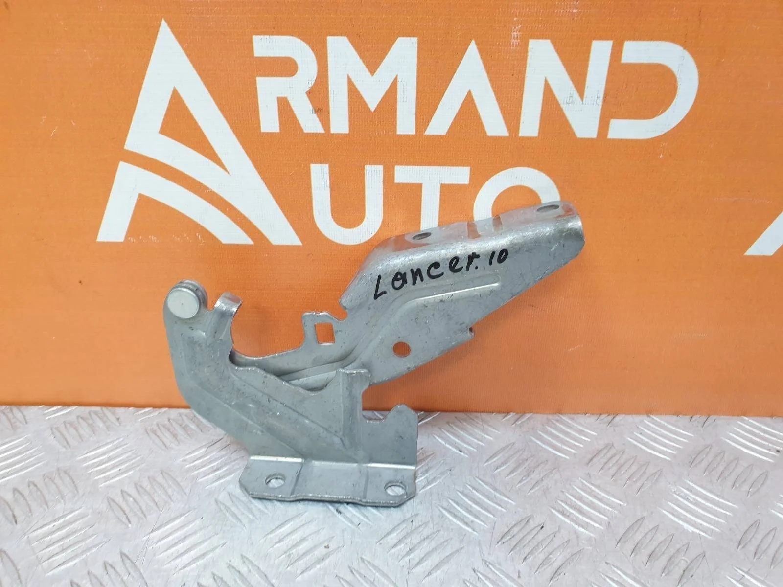Петля капота Mitsubishi Lancer 2007-2017 5905A090 10, правая