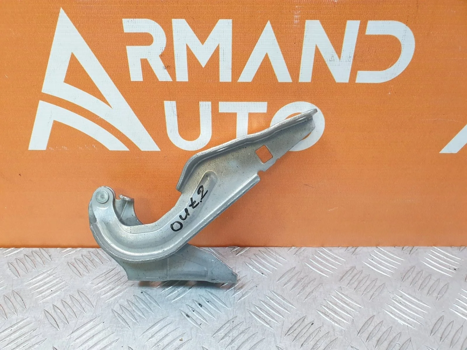 Петля капота Mitsubishi Outlander 2005-2013 MN175241 2 XL, левая