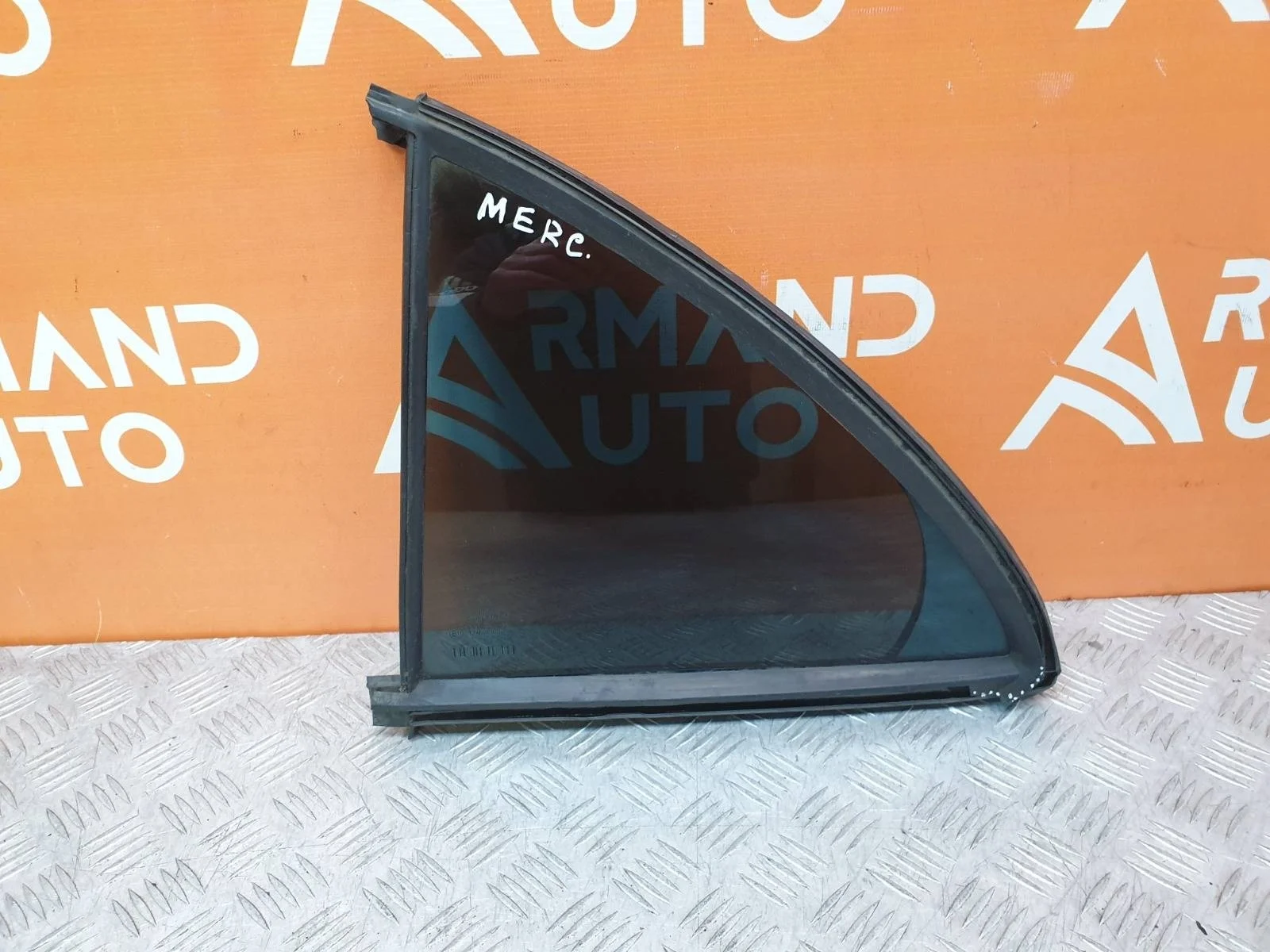 Стекло двери глухое Mercedes E-Class 2002-2009 A2117300555 W211, заднее левое