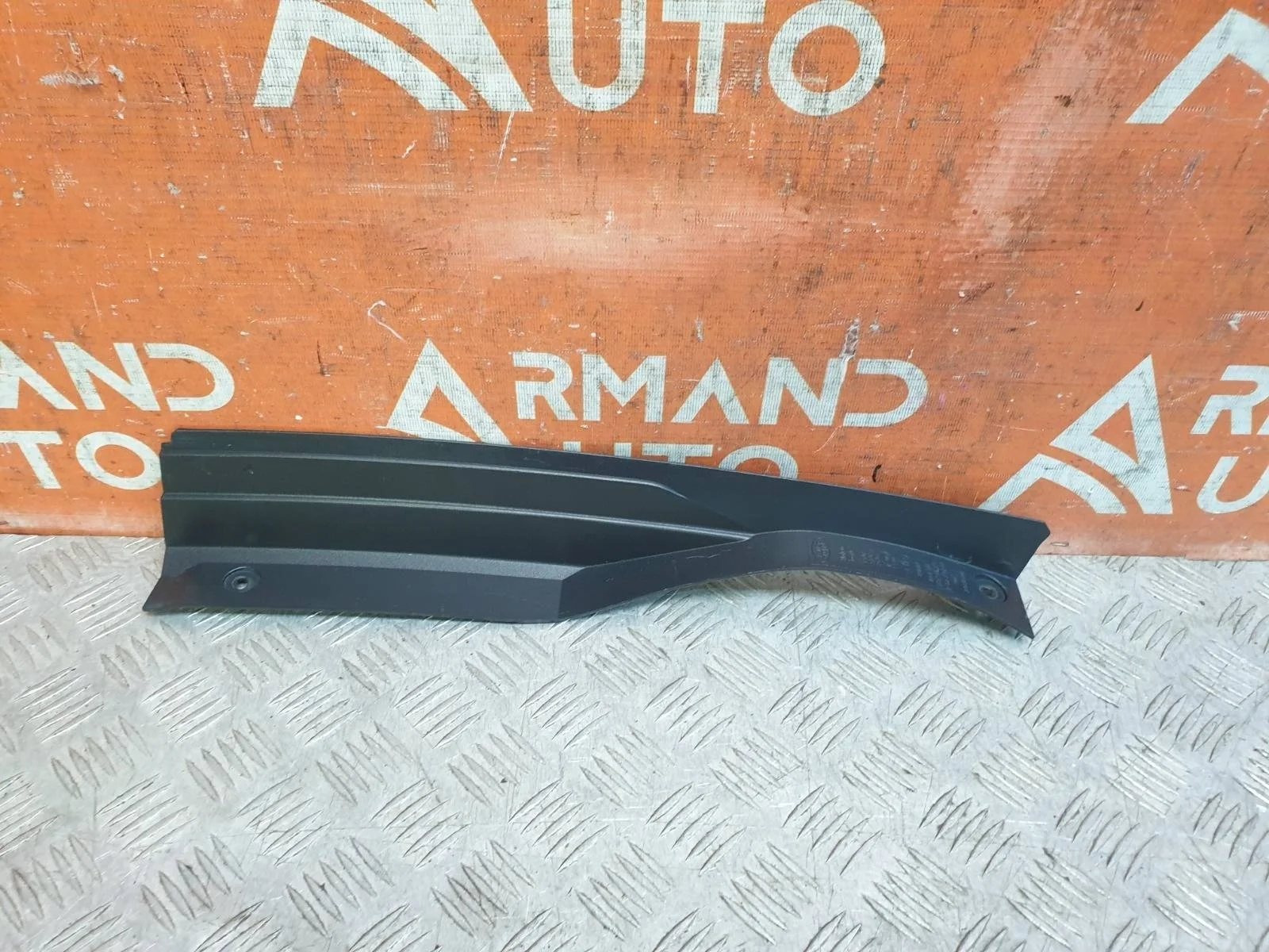 Накладка фонаря Land Rover Discovery 2013-2016 LR052395 4, правая