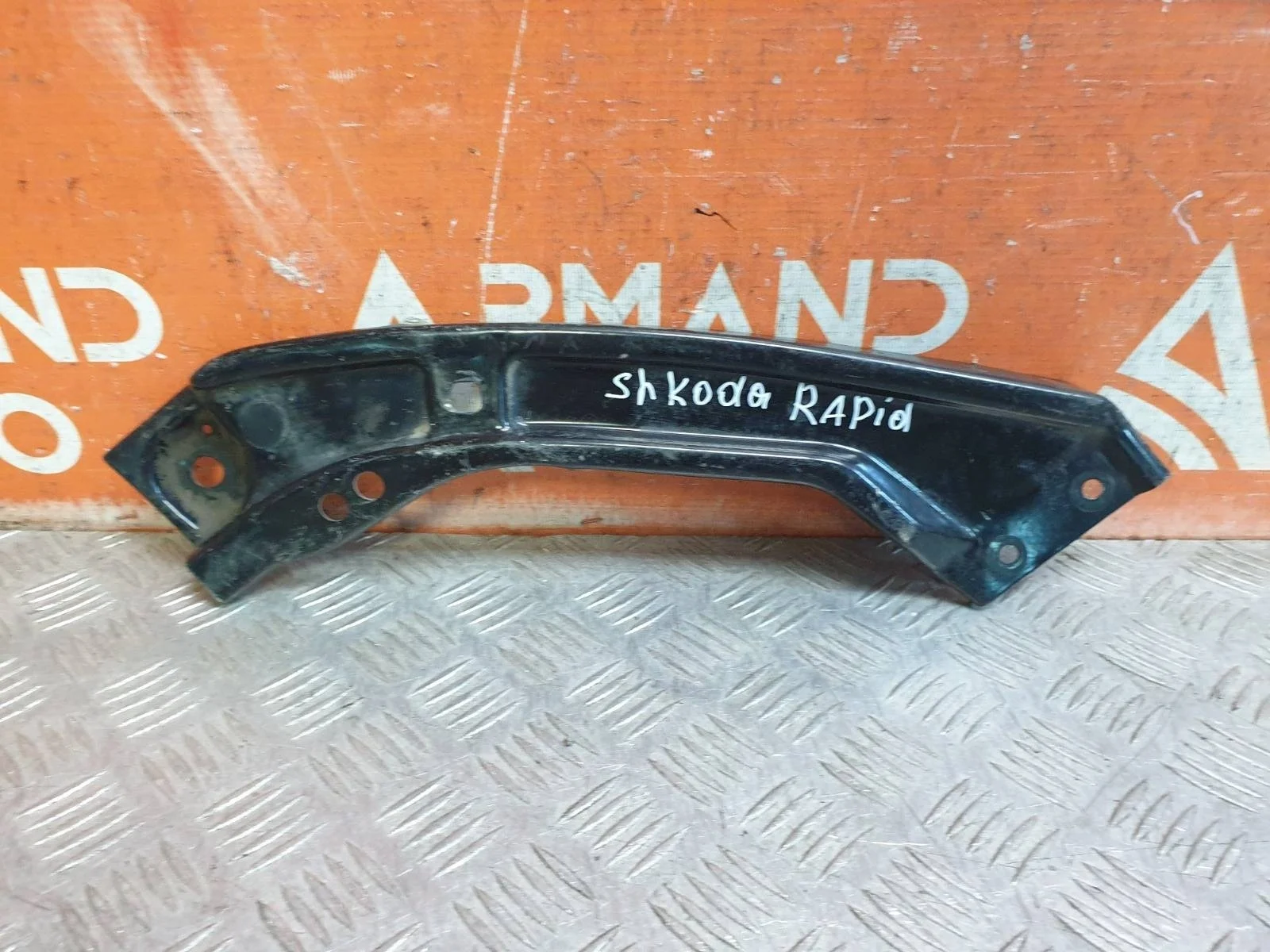 Кронштейн фары Skoda Rapid 2020-2023 60U805931 2, левый