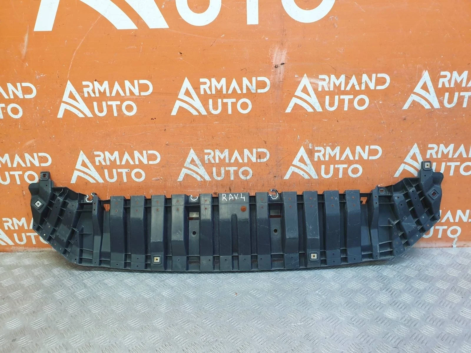 Пыльник бампера Toyota RAV4 2012-2019 5261842050 4 CA40, передний