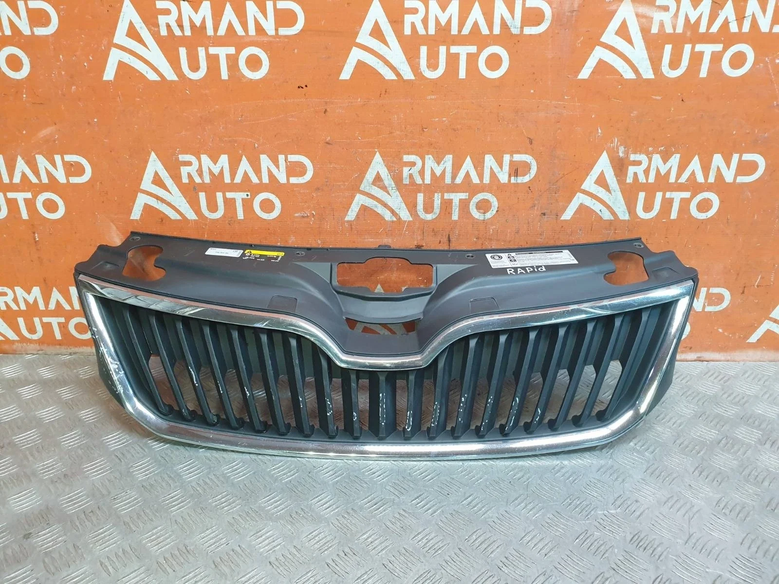 Решетка радиатора Skoda Rapid 2014-2020 5JA8536689B9 1