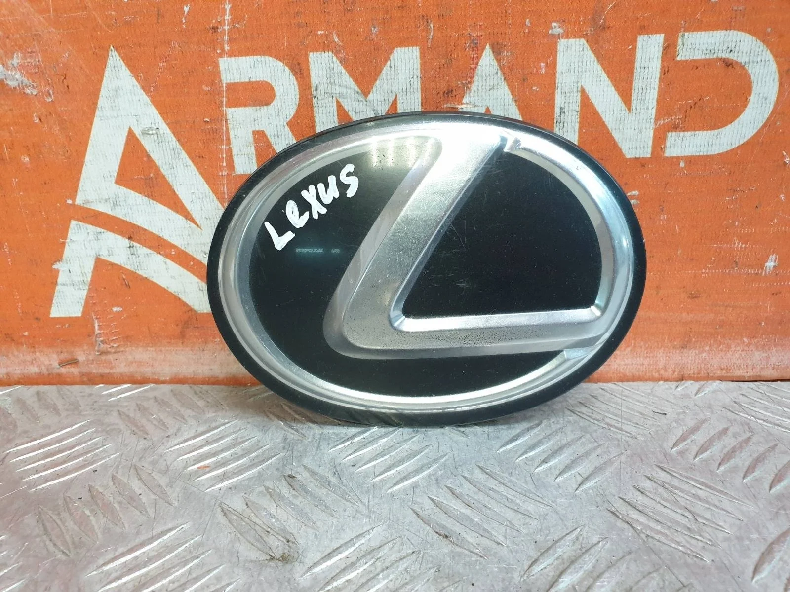 Эмблема Lexus NX 2017-2021 9097502108 1, передняя