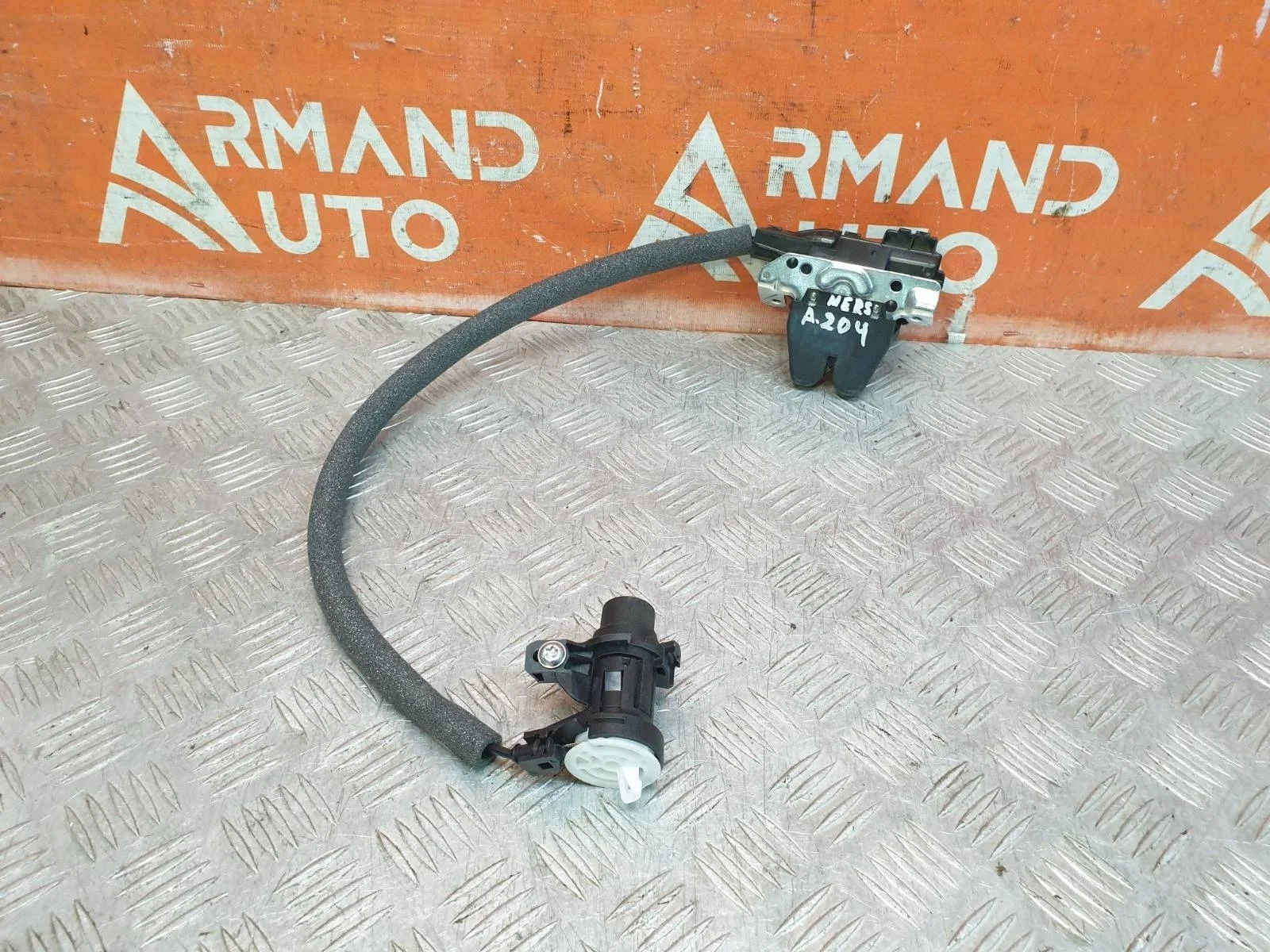 Замок крышки багажника Mercedes C-Class 2014-2021 A2047500485 W205
