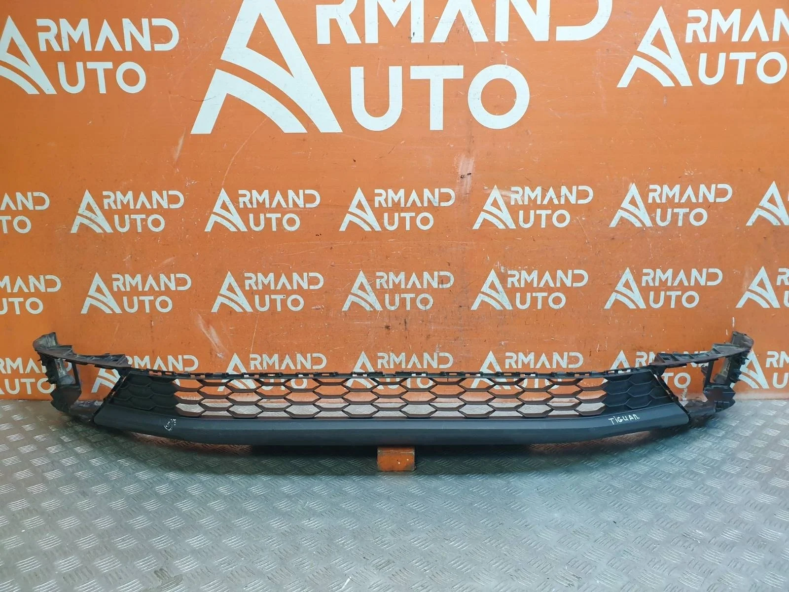 Юбка бампера Volkswagen Tiguan 2016-2020 5NR8059039B9 2, передняя