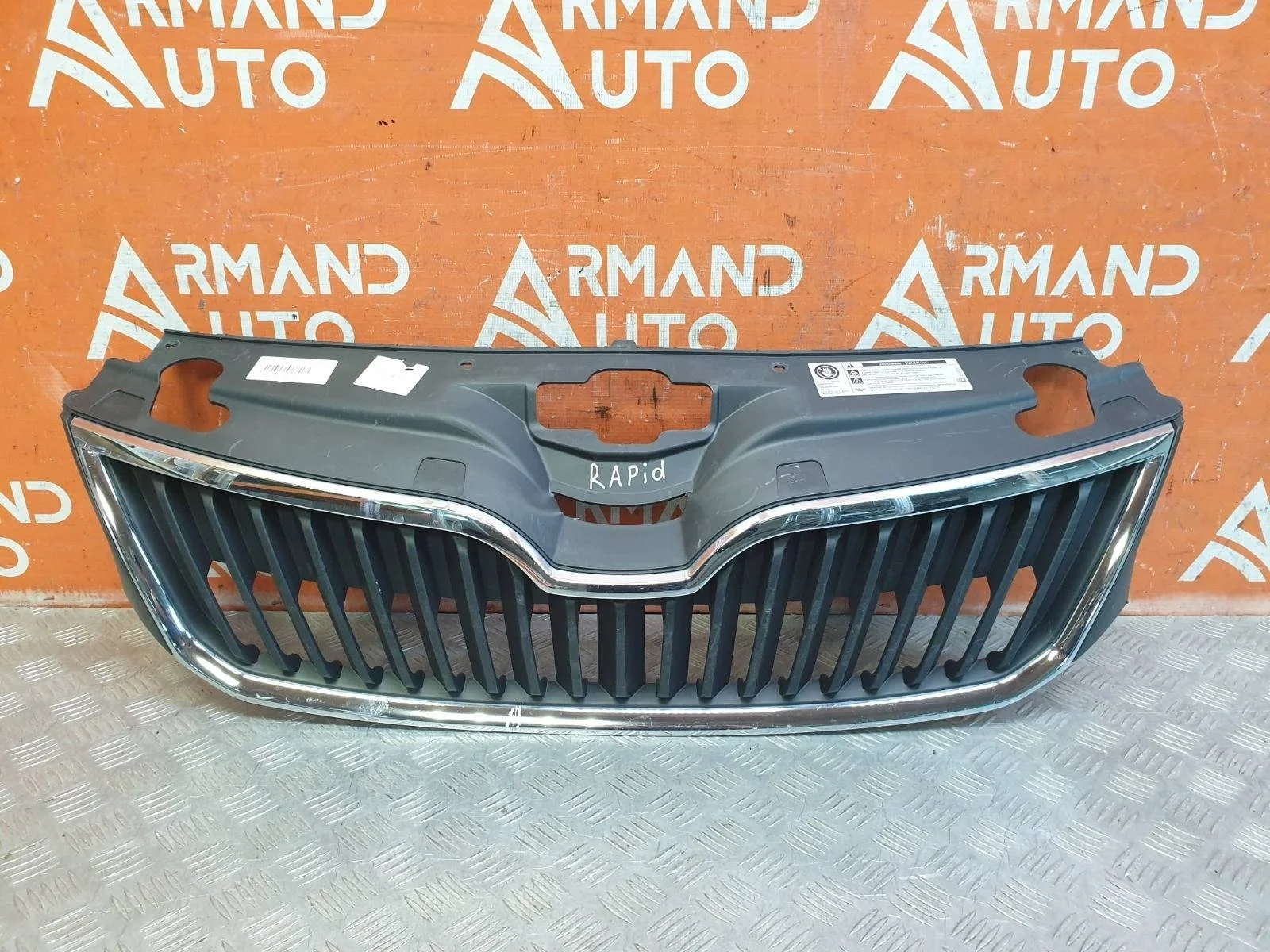 Решетка радиатора Skoda Rapid 2014-2020 5JA8536689B9 1