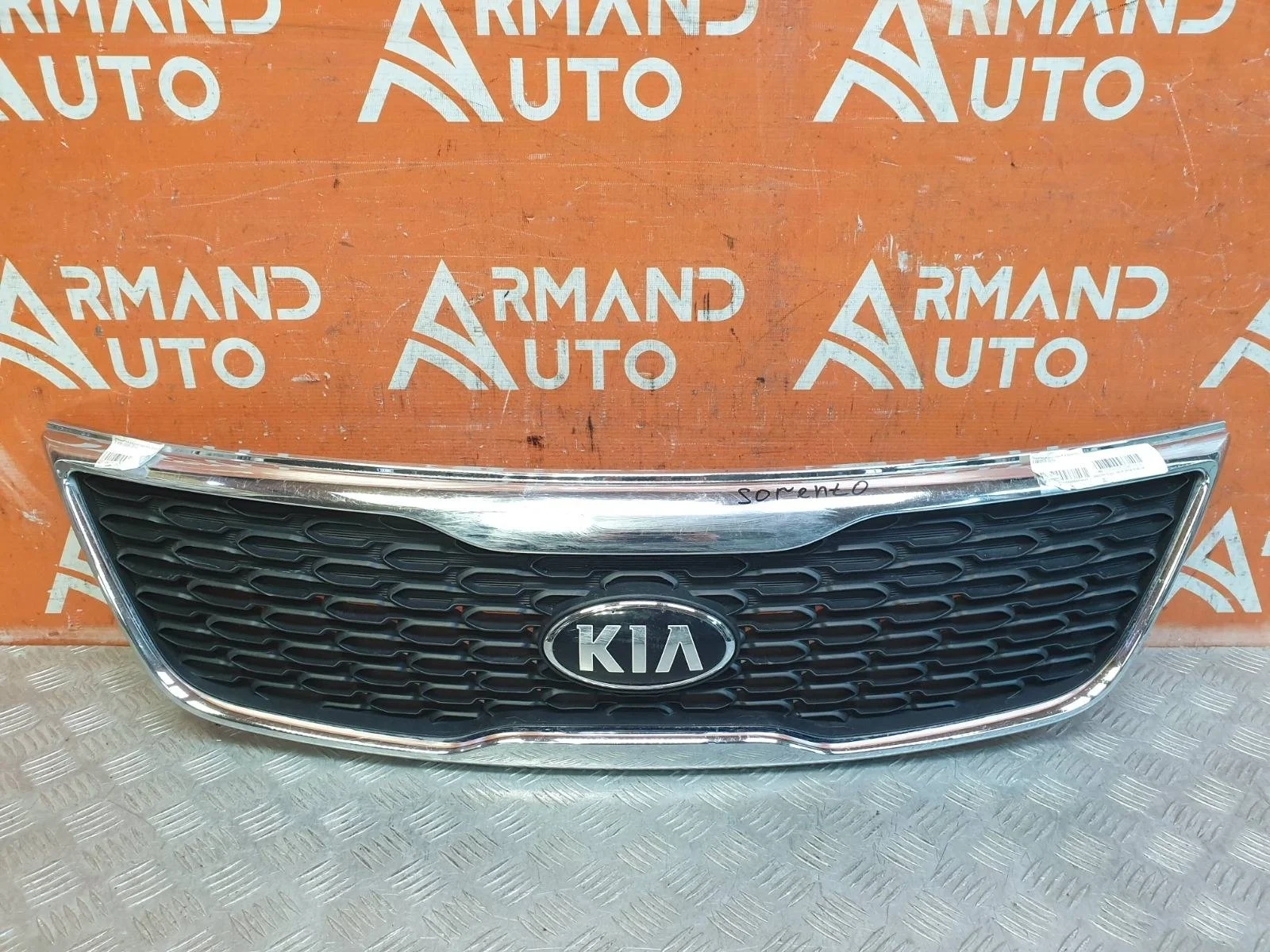 Решетка радиатора KIA Sorento 2012-2019 863502P500 2 XM