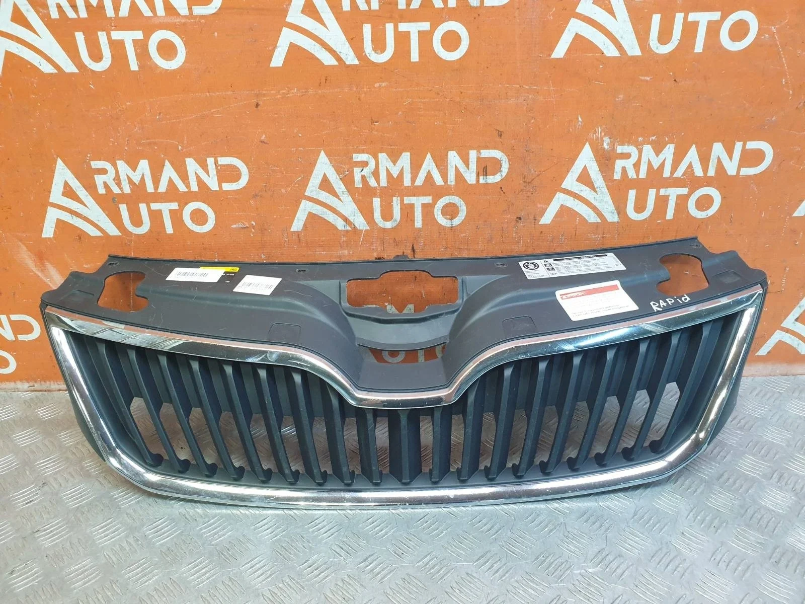 Решетка радиатора SKODA Rapid 2014-2020 5JA8536689B9 1