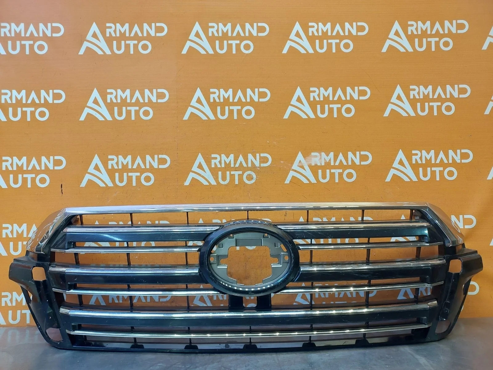 Решетка радиатора Toyota Land Cruiser 2015-2021 PZ32760111 200