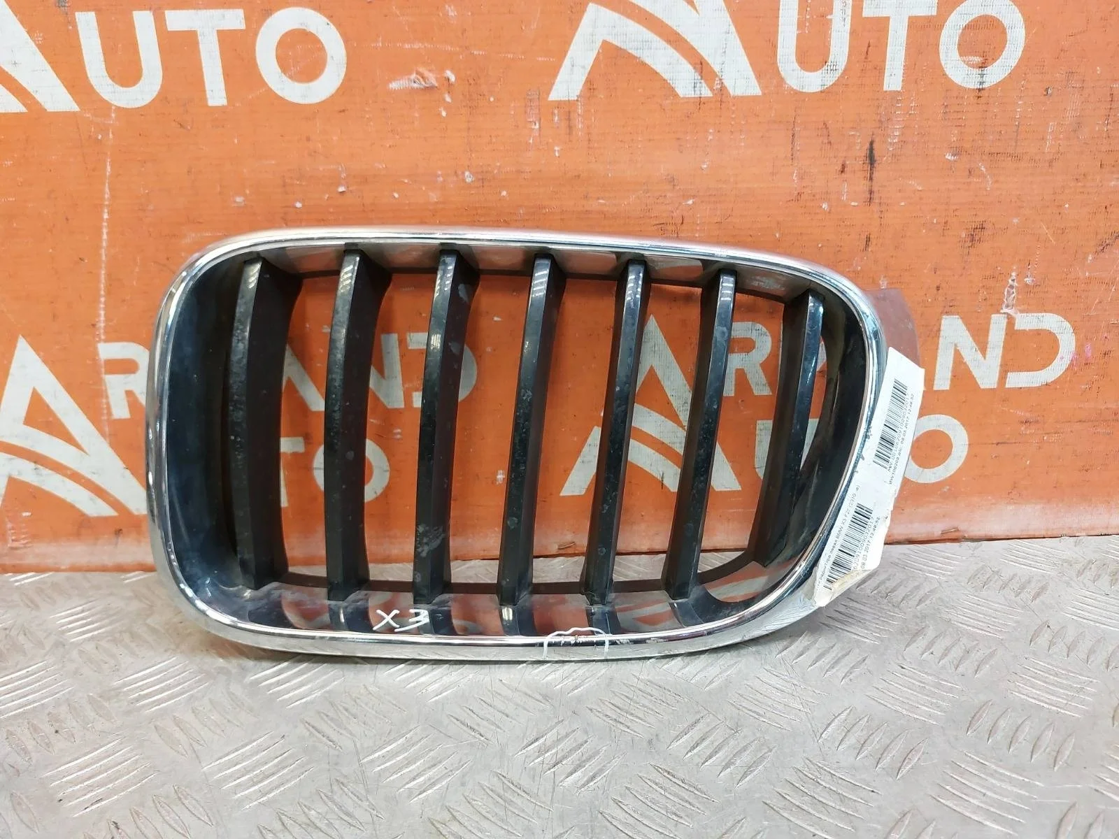 Решетка радиатора BMW X3 2014-2017 51117338571 F25, левая