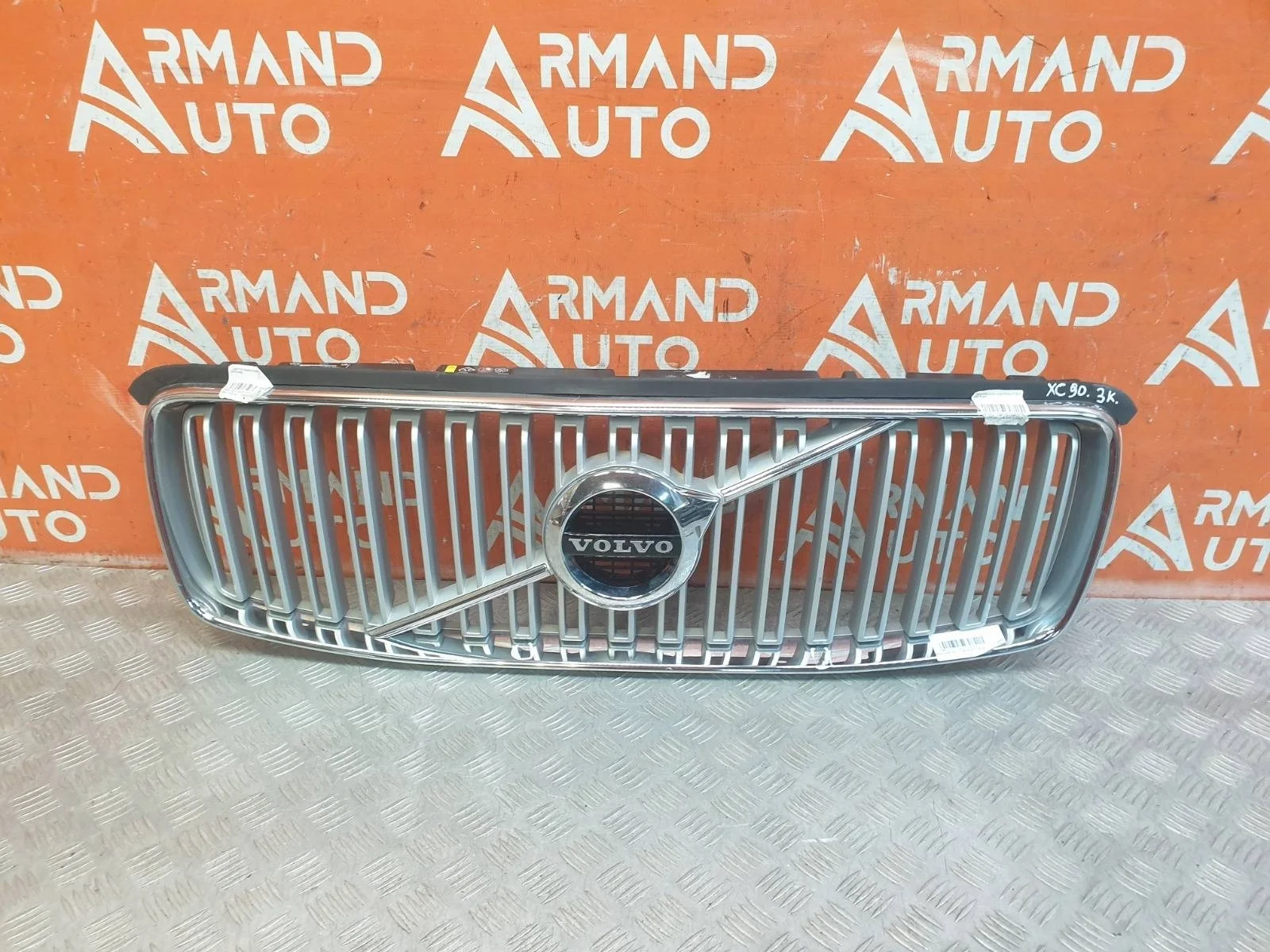 Решетка радиатора Volvo XC90 2014-2019 31425936 2