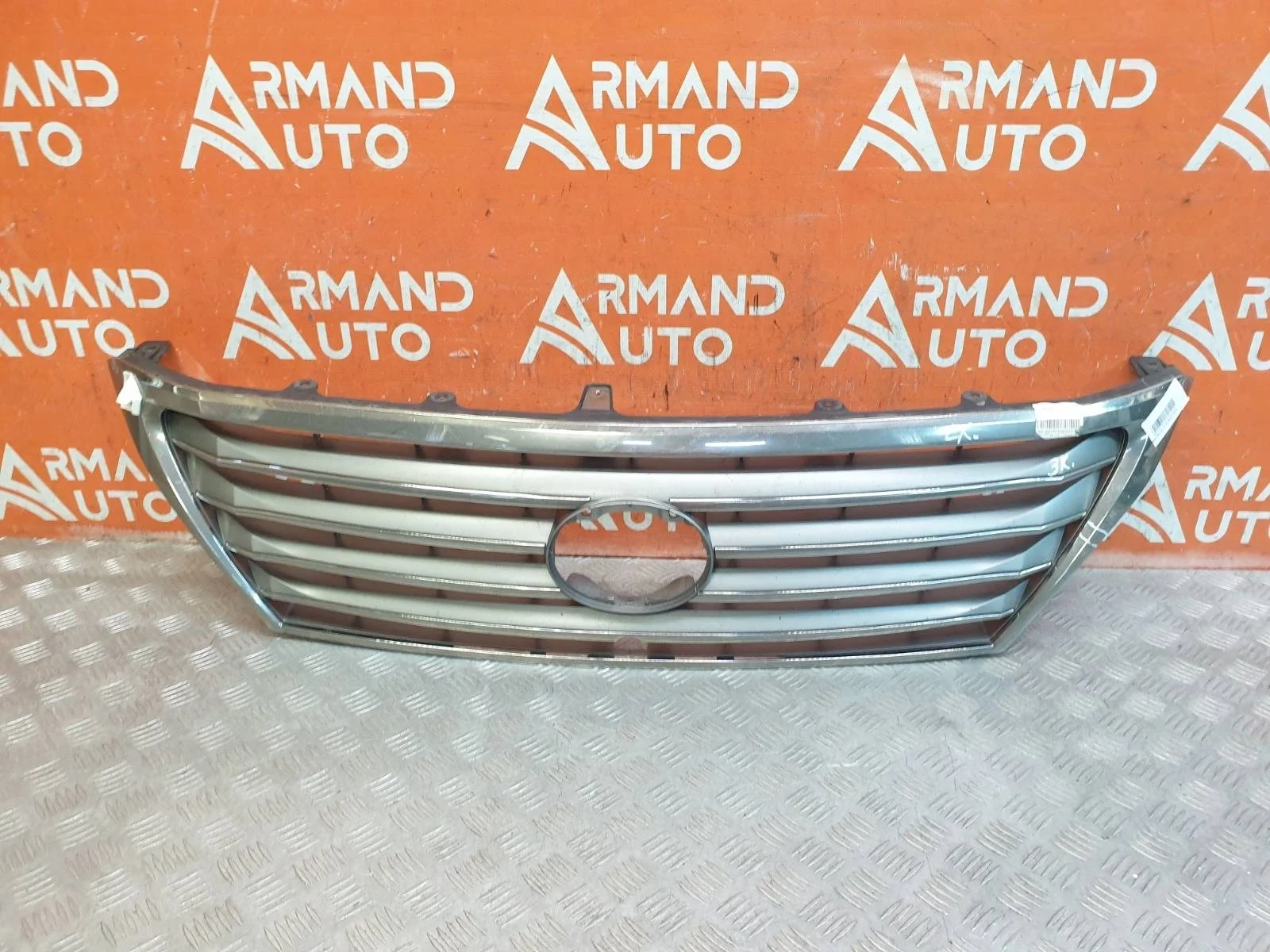 Решетка радиатора Lexus LX 2007-2012 5310160932 3 URJ200