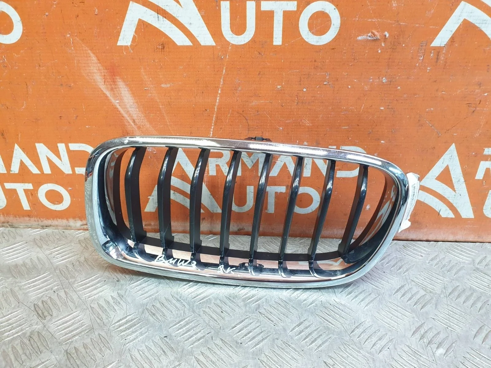 Решетка радиатора BMW 3 series 2011-2020 51137260497 F30 F31, левая