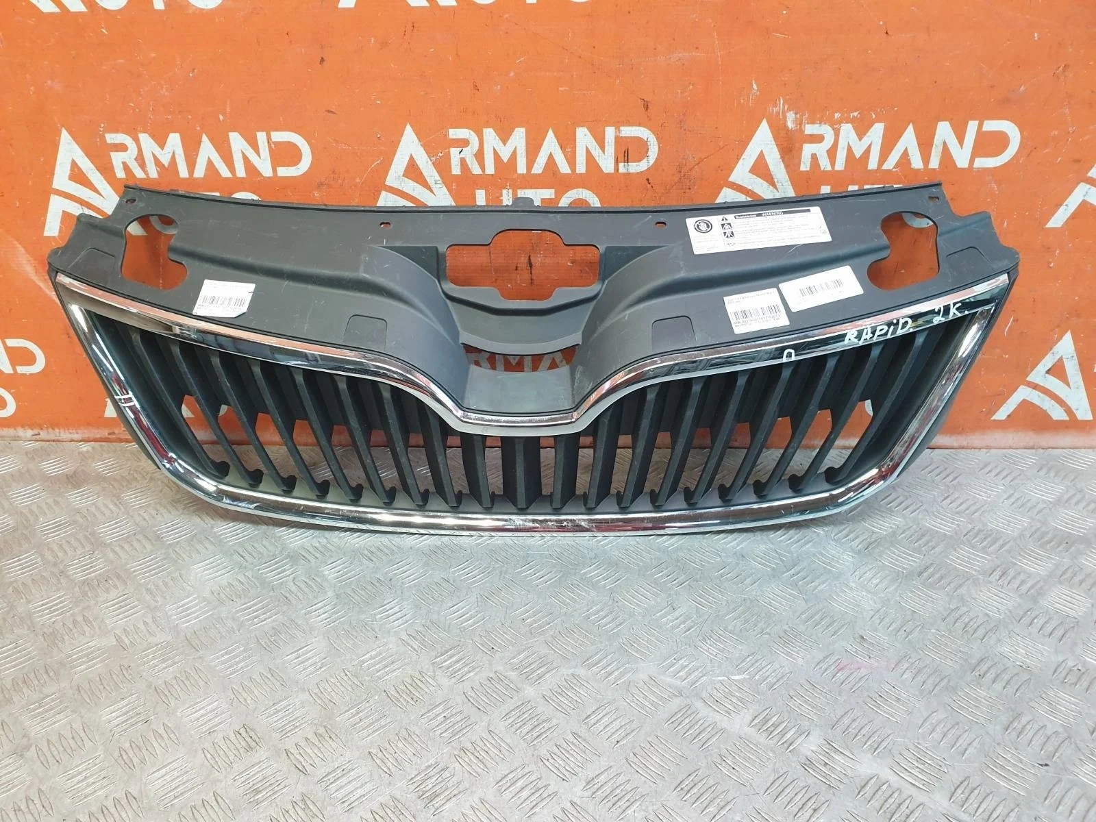 Решетка радиатора Skoda Rapid 2014-2020 5JA8536689B9 1