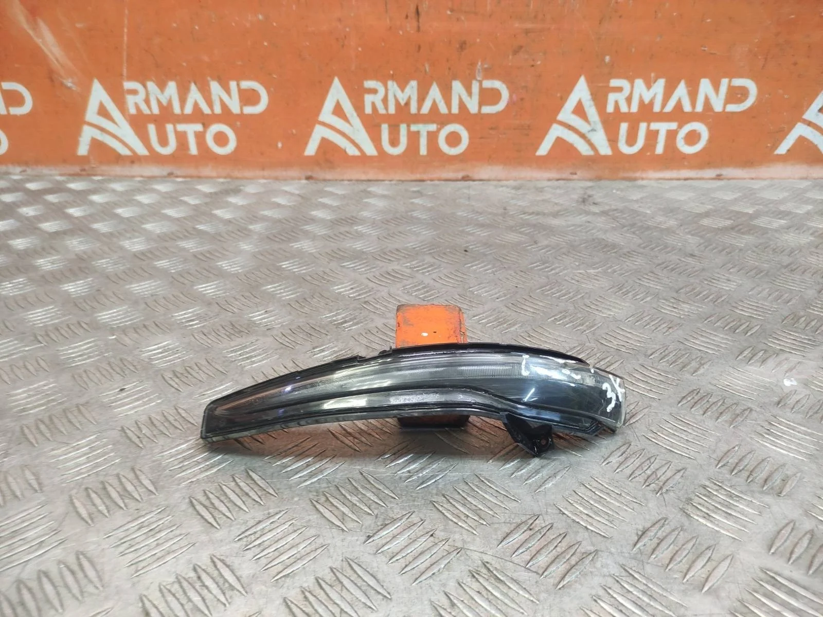 Повторитель поворота на зеркало Mercedes C-Class 2014-2021 A0999067201 W205, правый