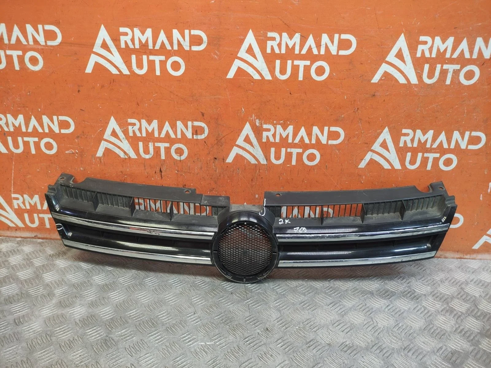 Решетка радиатора Volkswagen Touareg 2010-2014 7P6853651AZLL 2