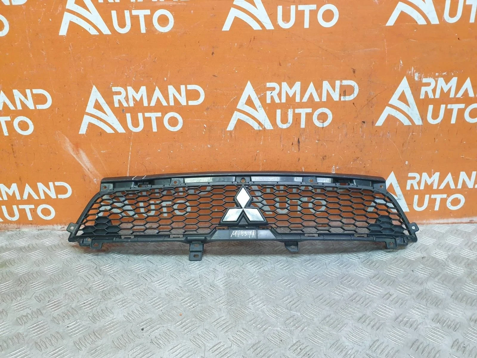 Решетка радиатора Mitsubishi Outlander 2009-2013 6402A198 2 XL