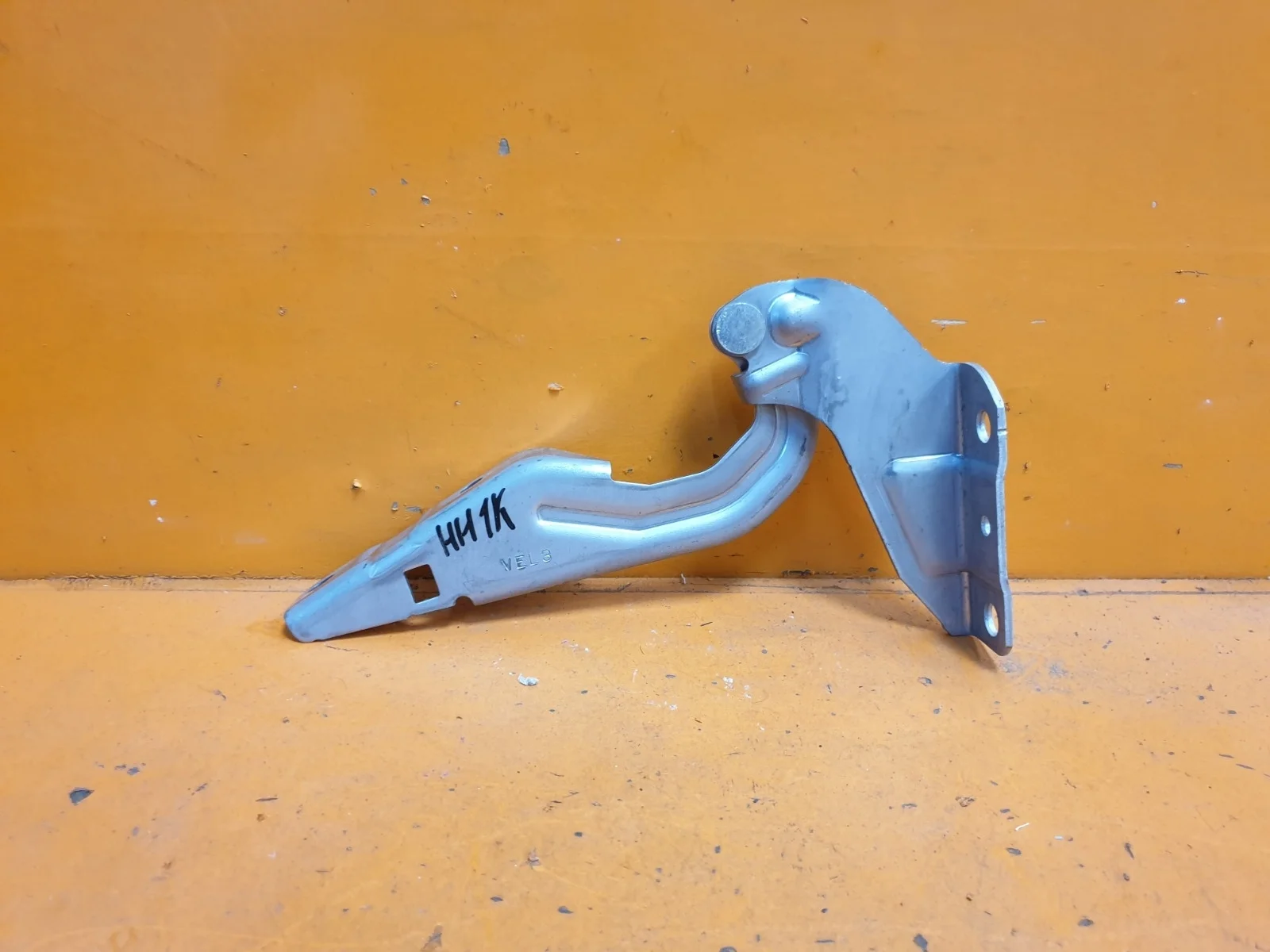 Петля капота Mitsubishi Outlander 2005-2013 MN175241 2 XL, левая