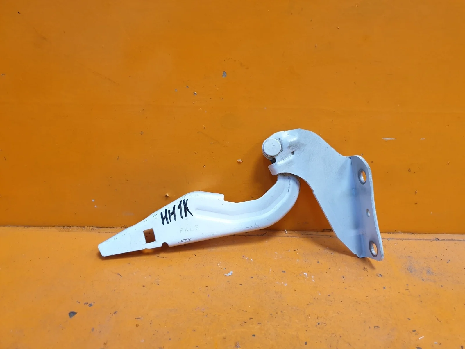 Петля капота Mitsubishi Outlander 2005-2013 MN175241 2 XL, левая