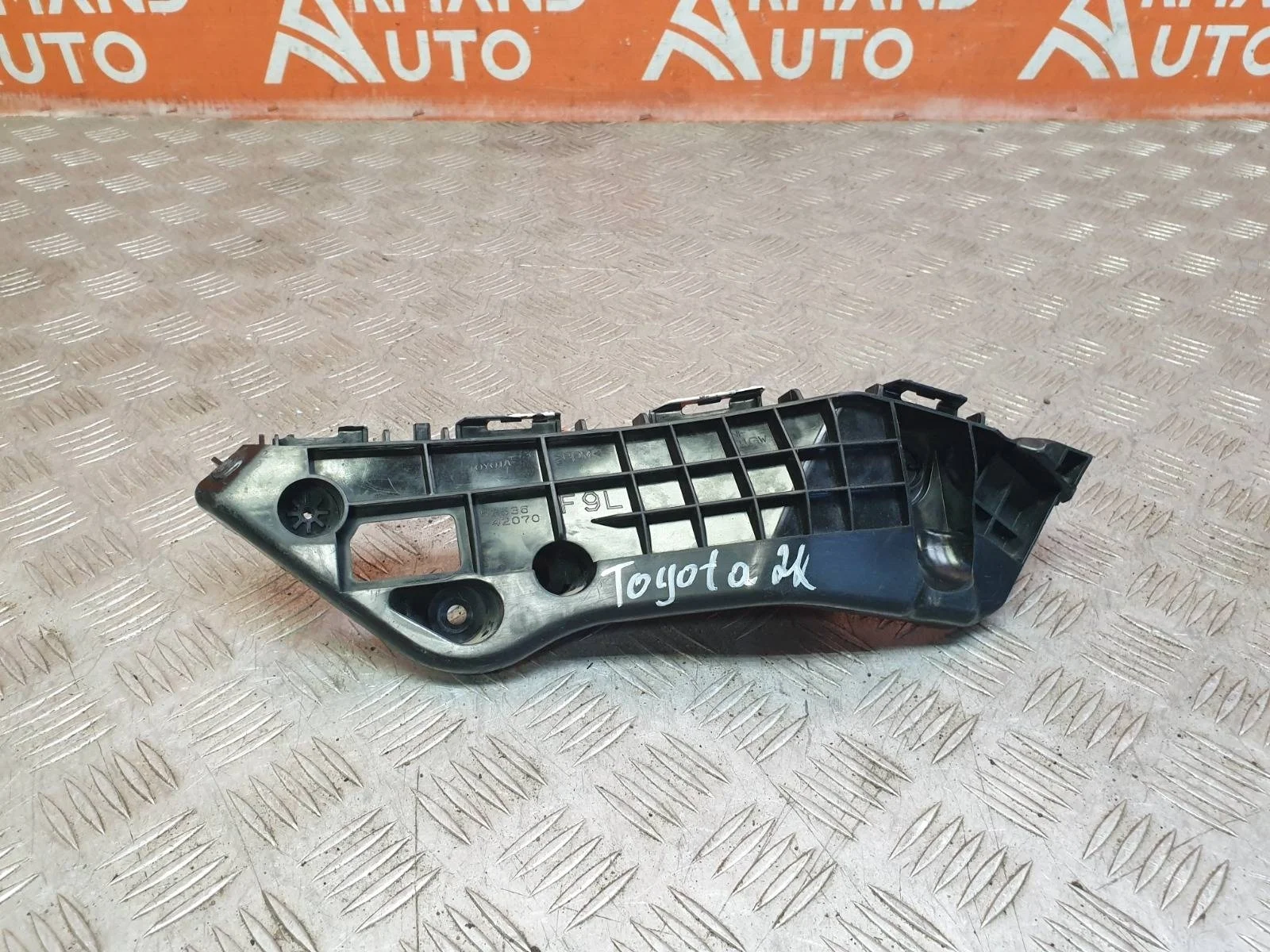 Кронштейн бампера Toyota Rav4 2015-2019 5253642070 4 CA40, передний левый