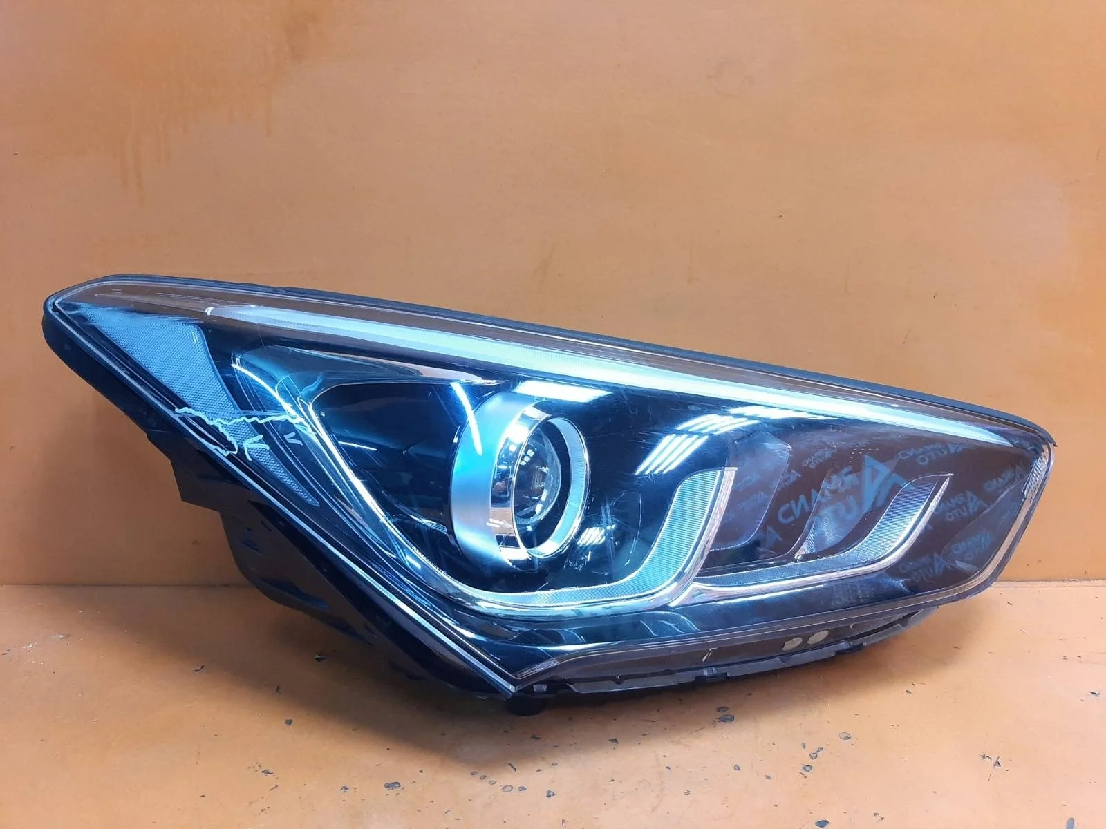 Фара hyundai Santa Fe 2015-2019 921022W600 3 DM, правая