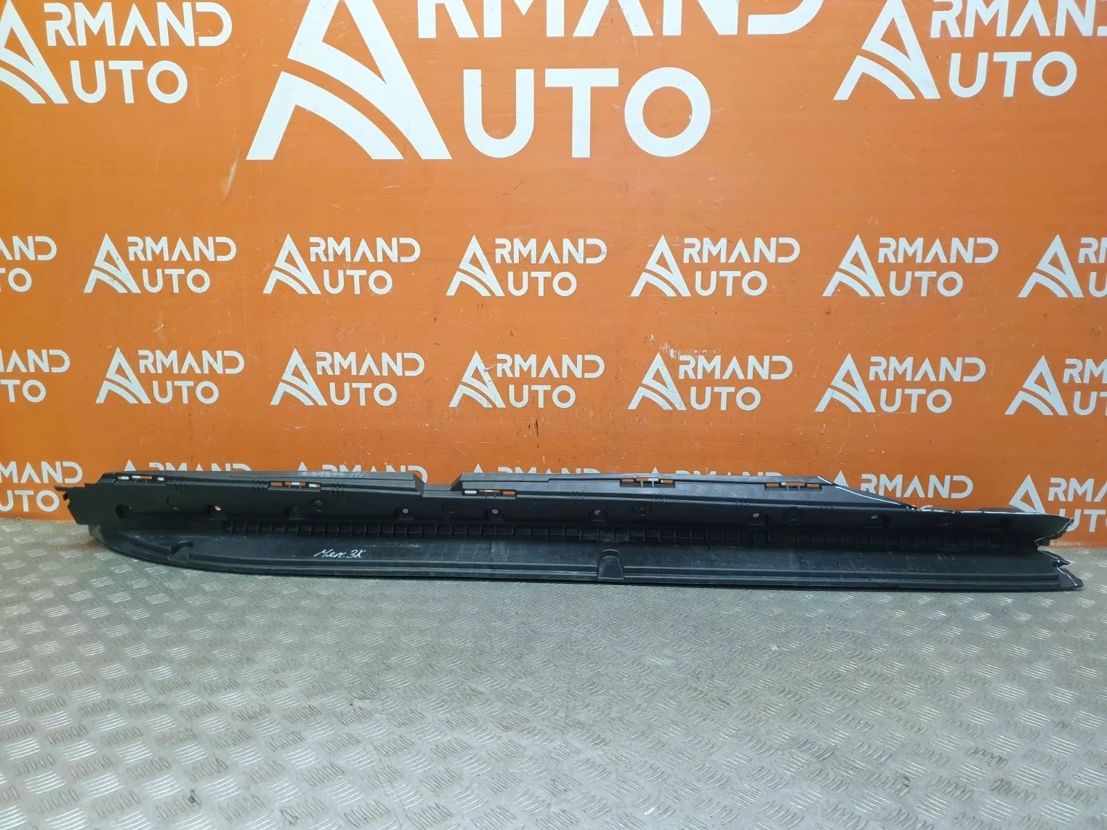Подножка порога Mercedes M ML GLE-Class 2011-2018 A1666900210 W166, правая