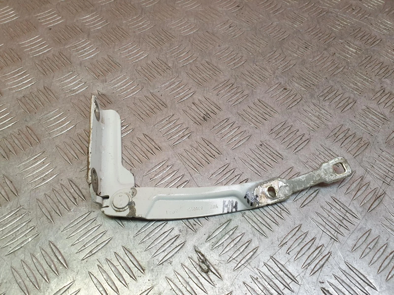 Петля капота Renault Duster 2010-2021 654007102R 1, левая