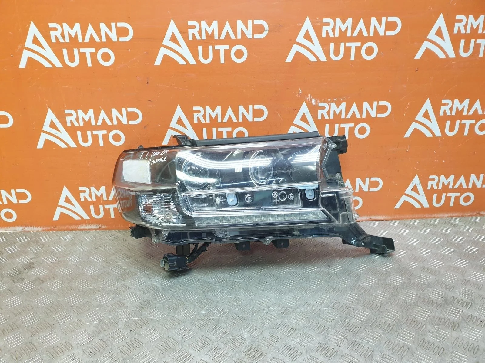 Фара Toyota Land Cruiser 2015-2021 8110560P40 200, правая